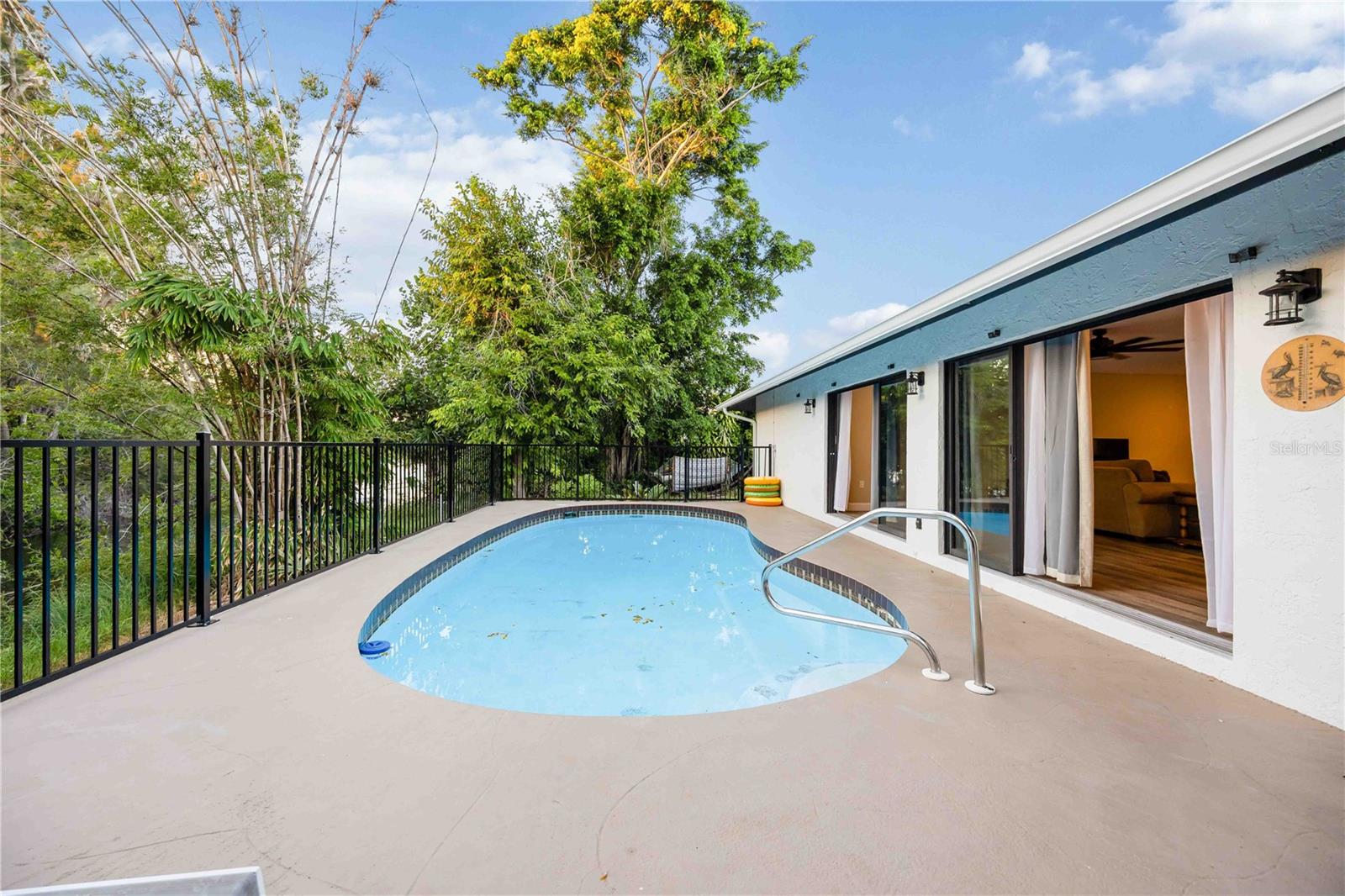 635 TROPICAL CIR, SARASOTA, FL, 34242