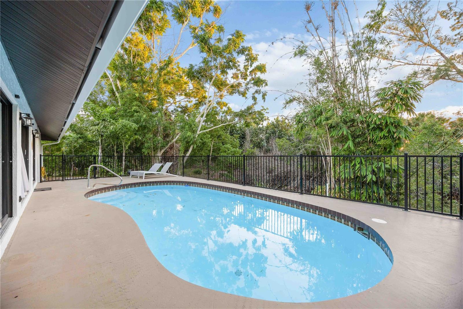 635 TROPICAL CIR, SARASOTA, FL, 34242