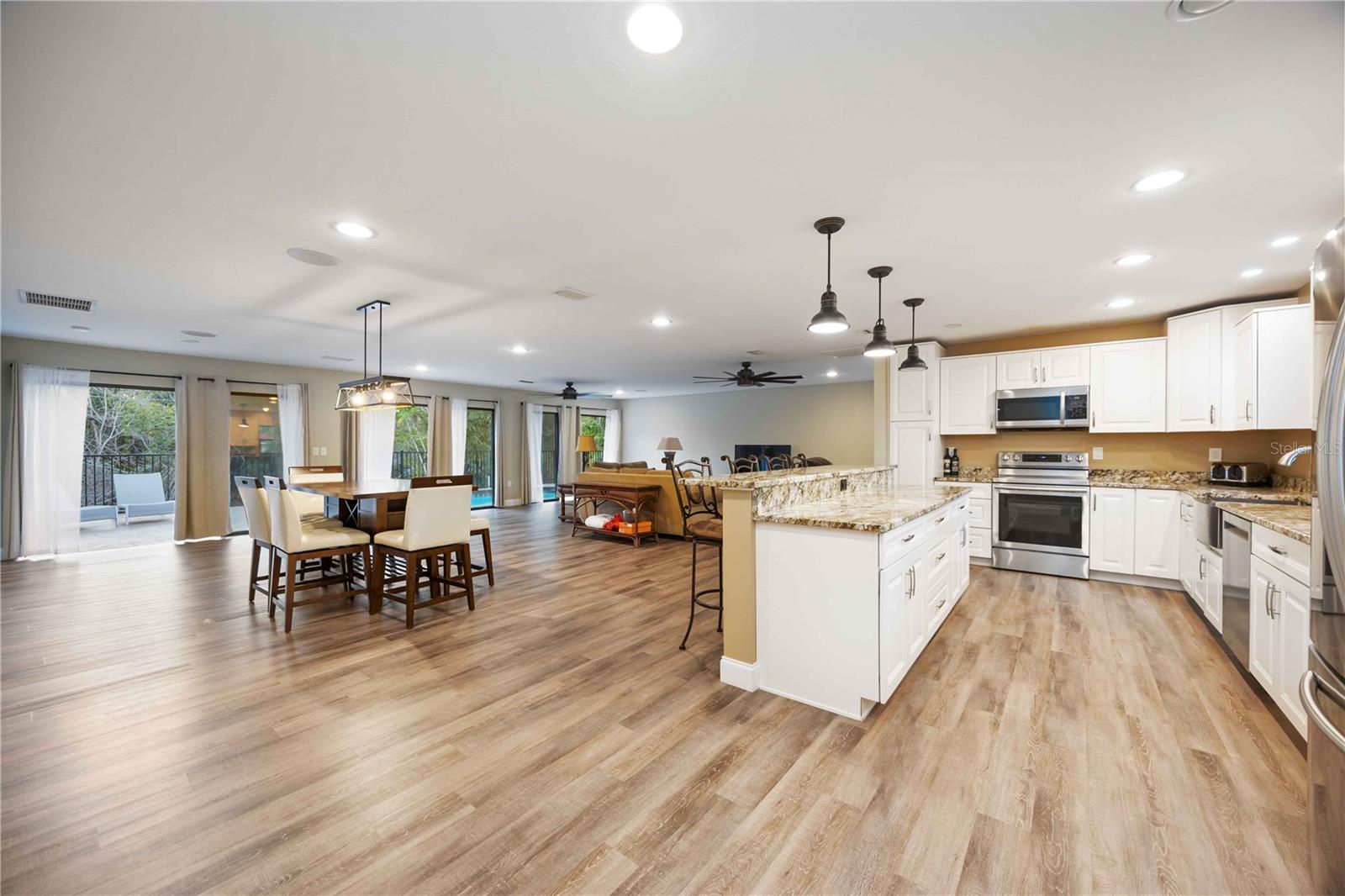 635 TROPICAL CIR, SARASOTA, FL, 34242