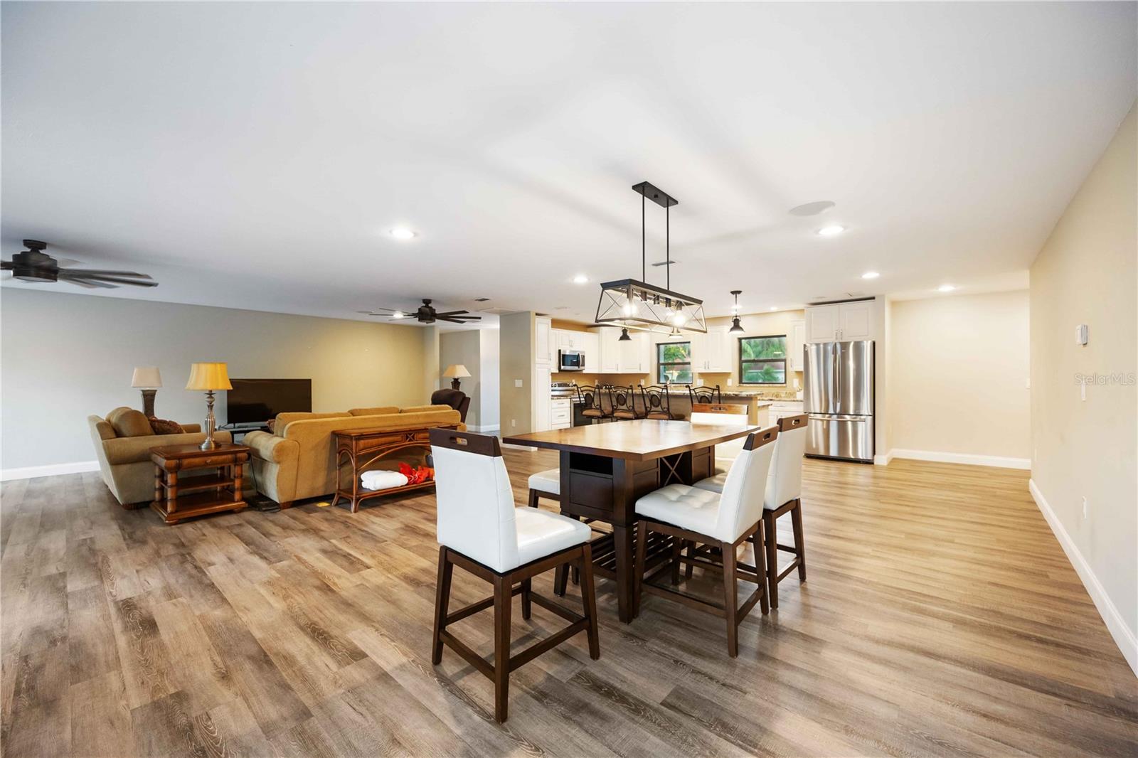 635 TROPICAL CIR, SARASOTA, FL, 34242