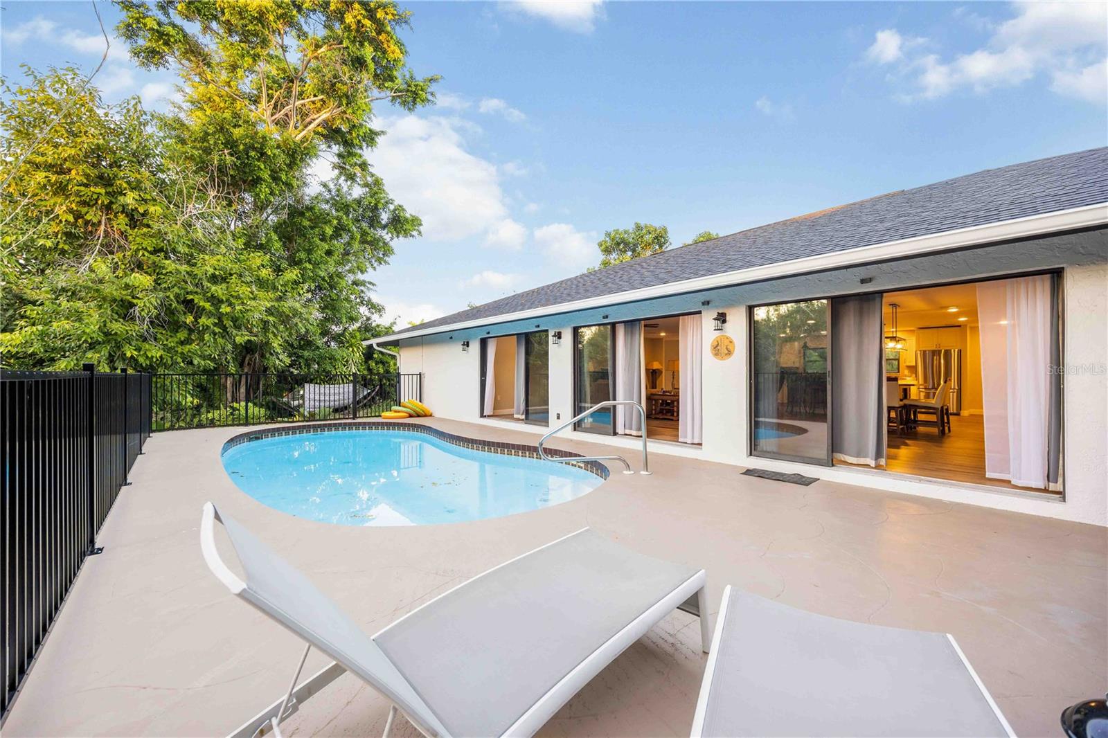 635 TROPICAL CIR, SARASOTA, FL, 34242