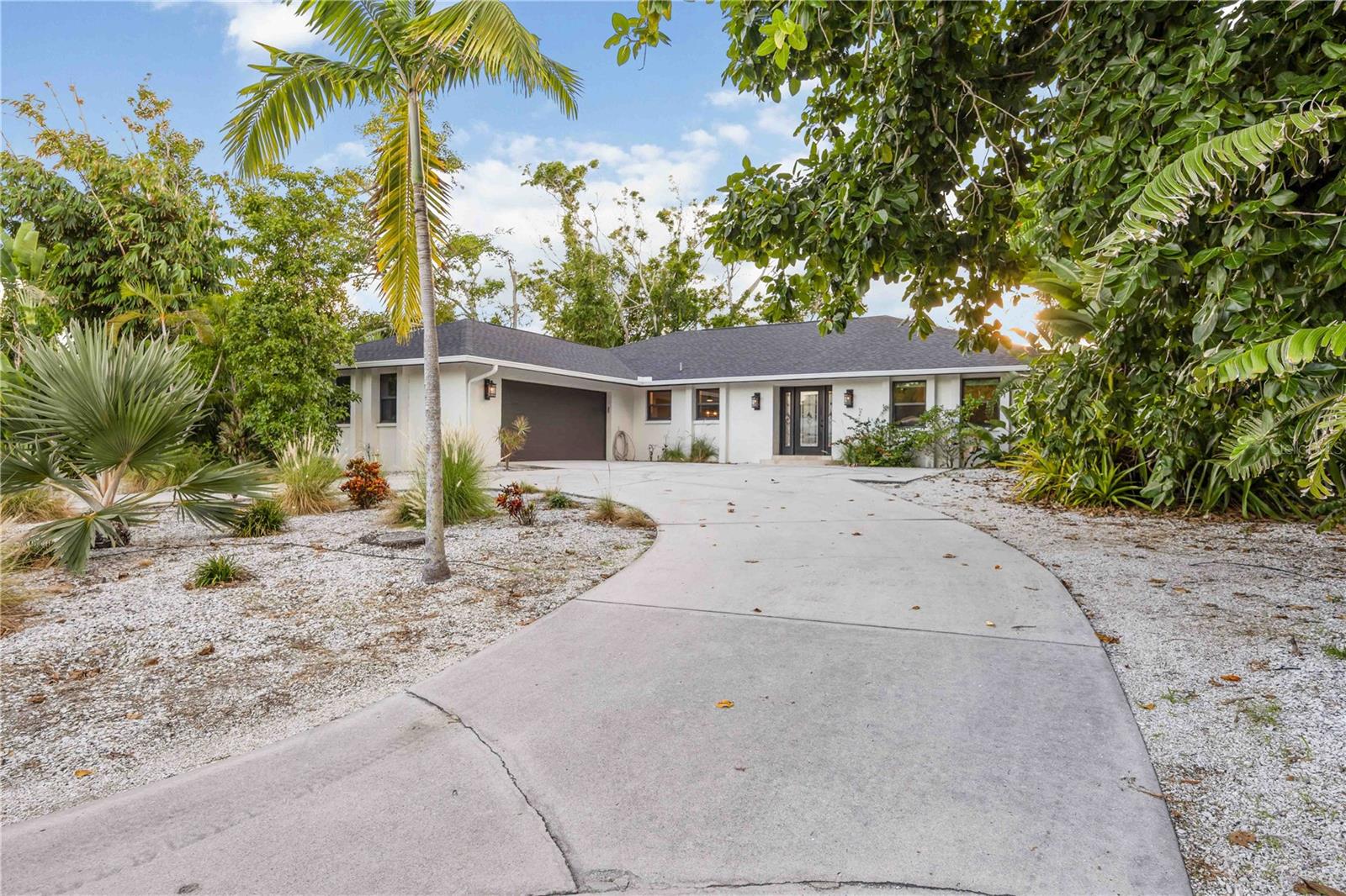 635 TROPICAL CIR, SARASOTA, FL, 34242