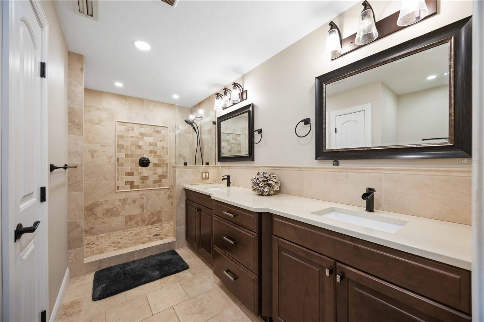 635 TROPICAL CIR, SARASOTA, FL, 34242