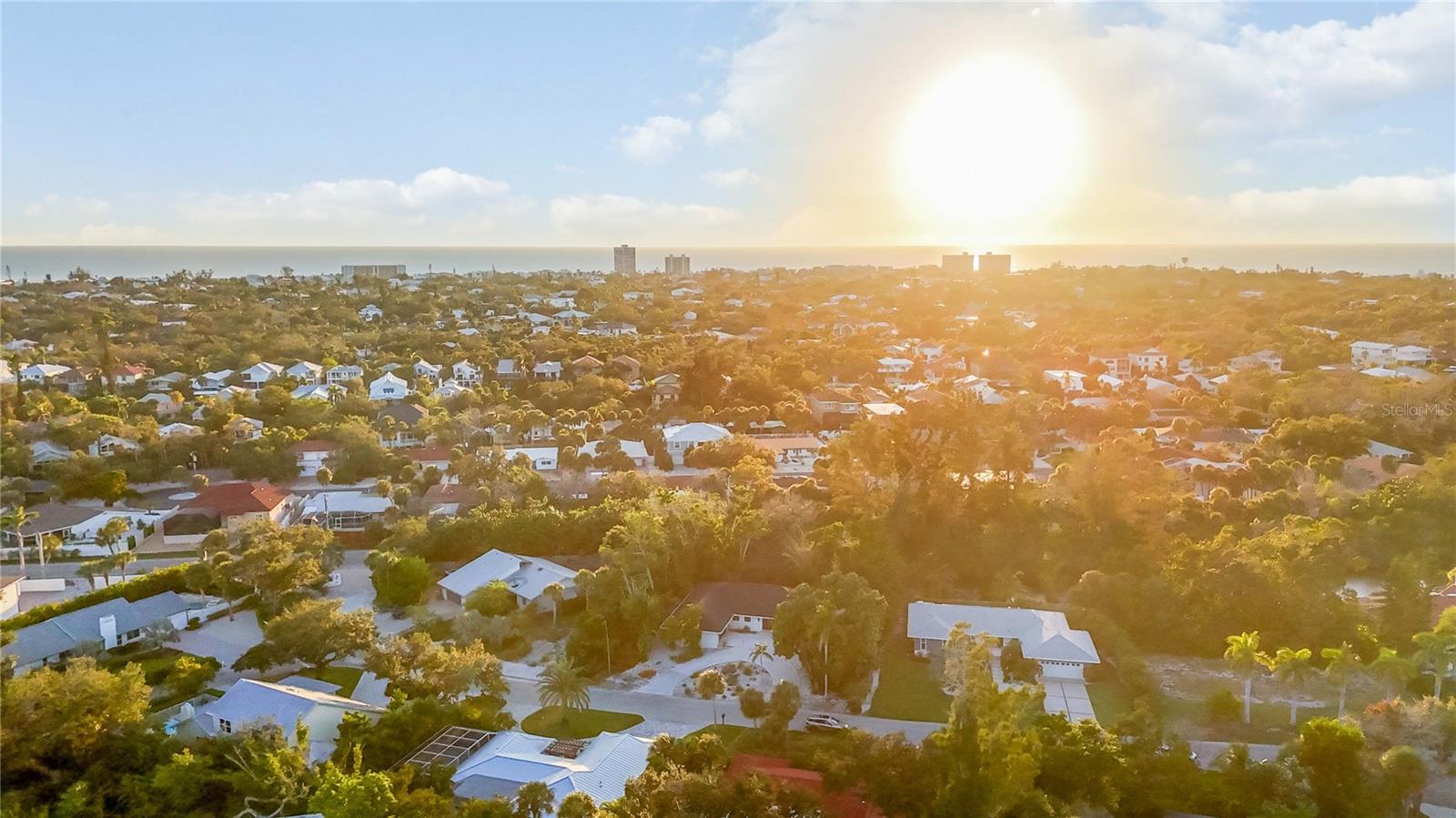 635 TROPICAL CIR, SARASOTA, FL, 34242