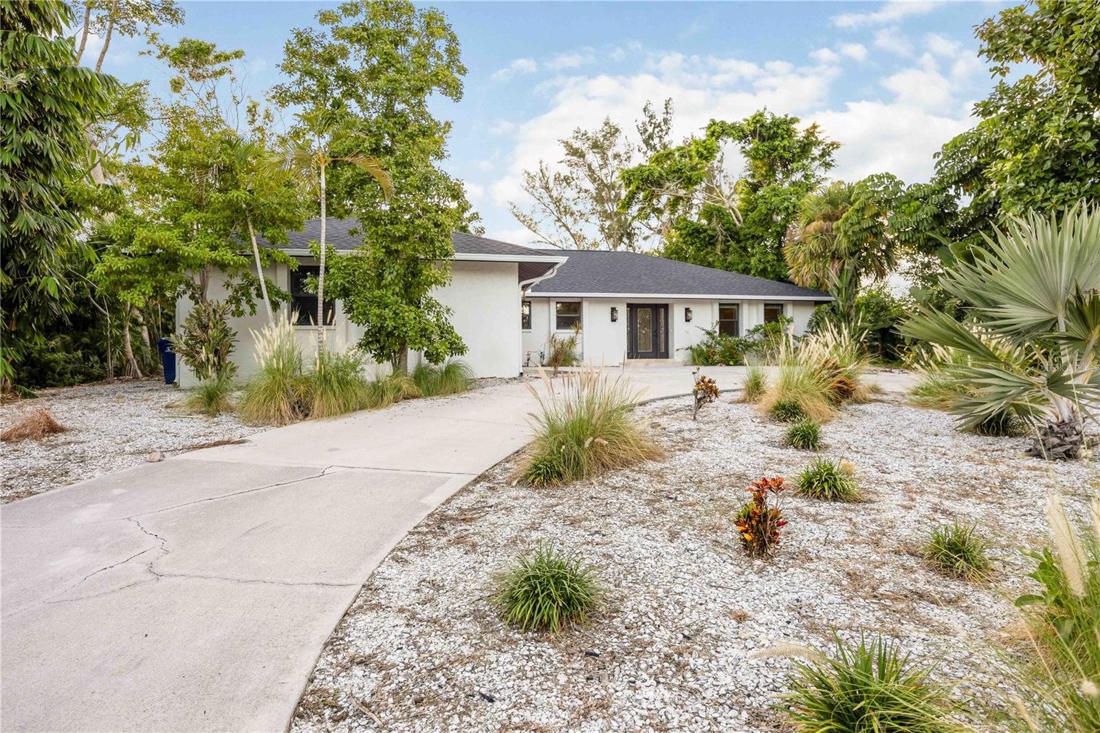 635 TROPICAL CIR, SARASOTA, FL, 34242