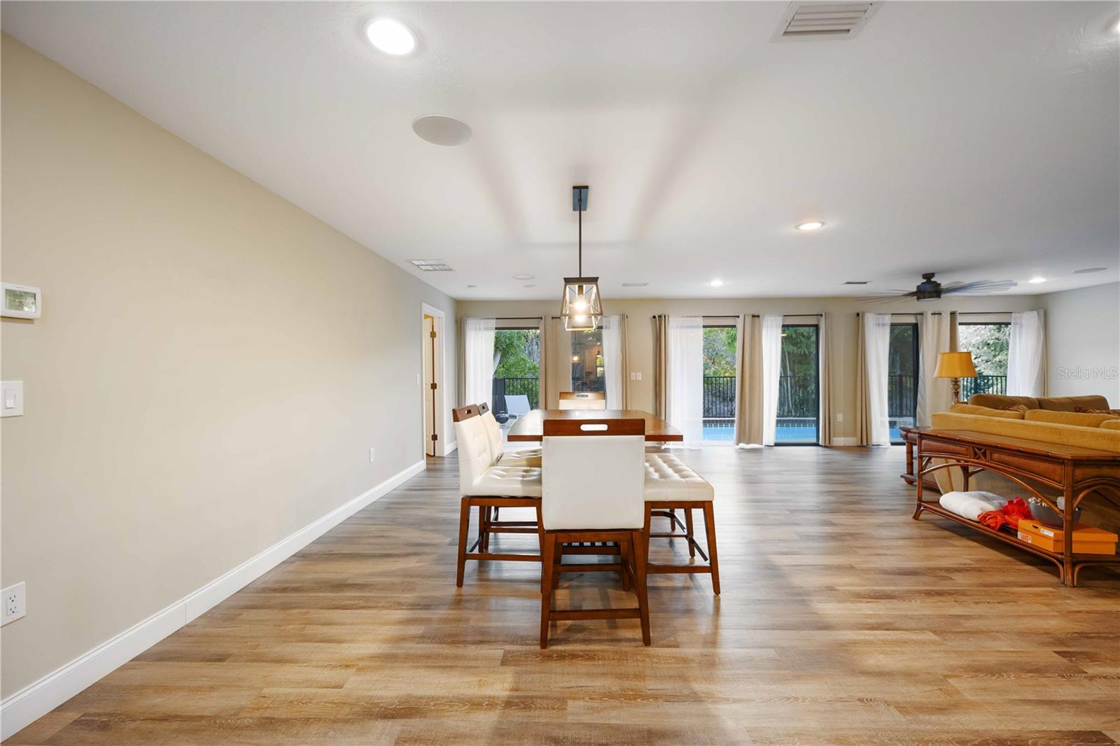 635 TROPICAL CIR, SARASOTA, FL, 34242