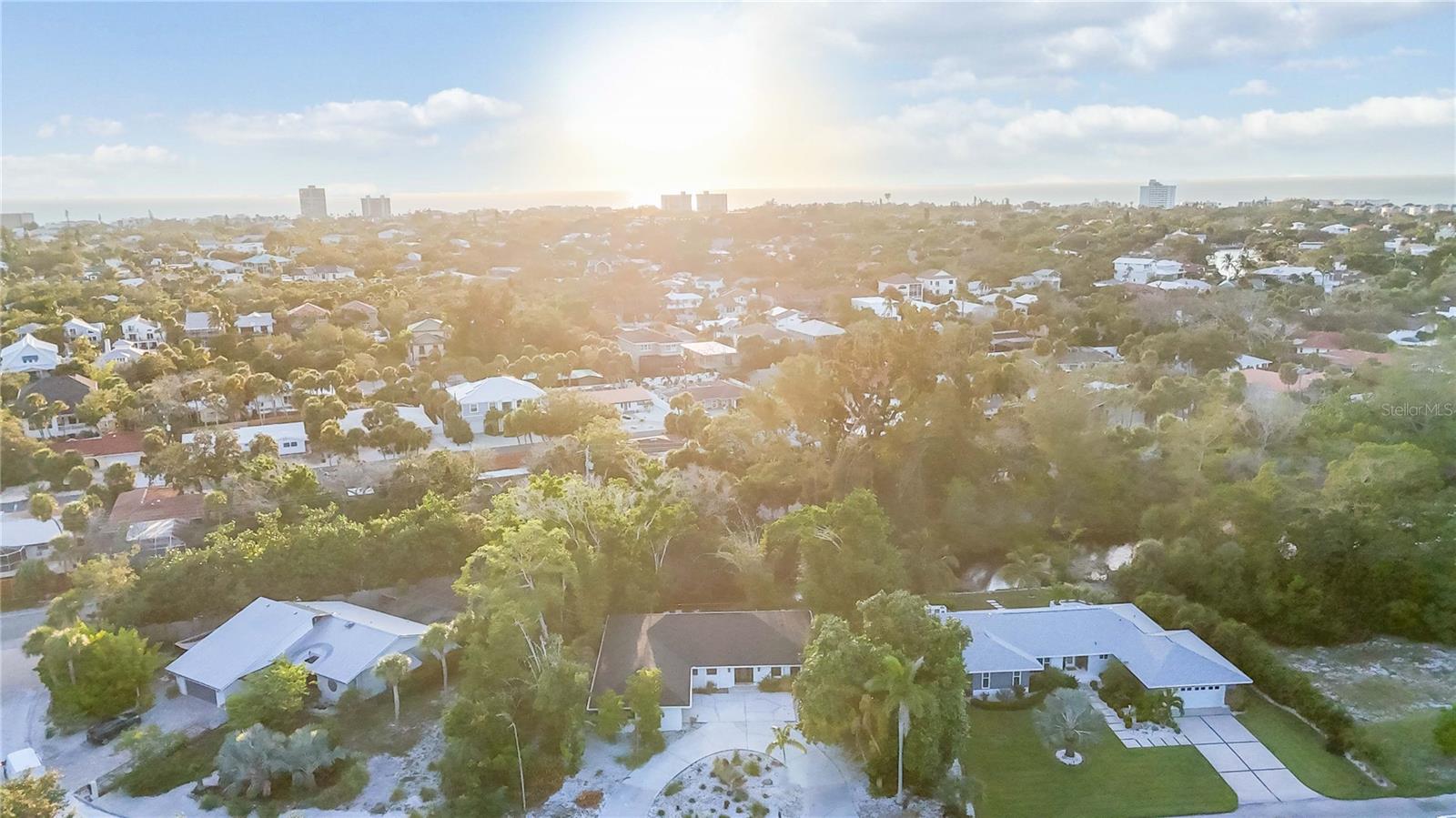 635 TROPICAL CIR, SARASOTA, FL, 34242