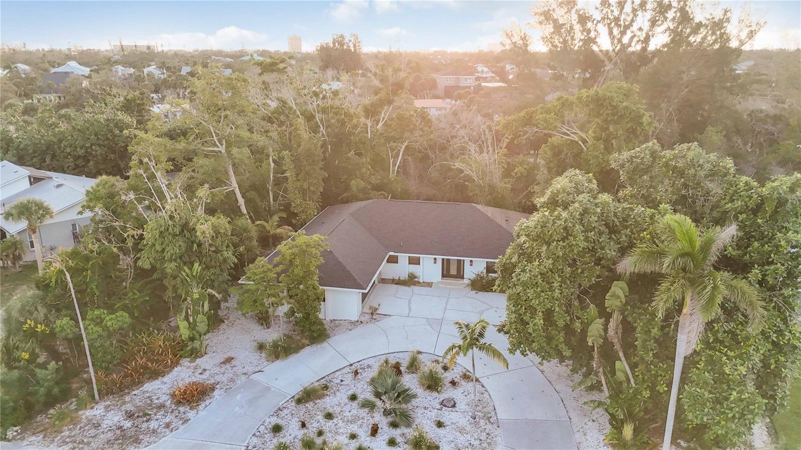 635 TROPICAL CIR, SARASOTA, FL, 34242