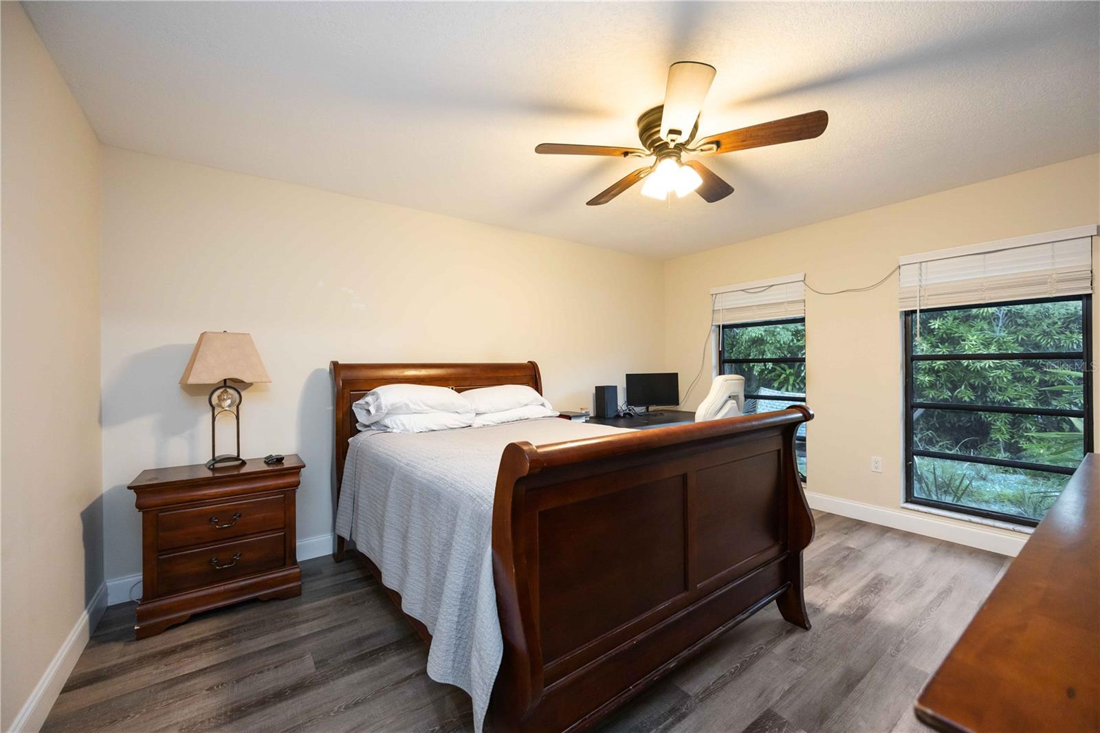 635 TROPICAL CIR, SARASOTA, FL, 34242