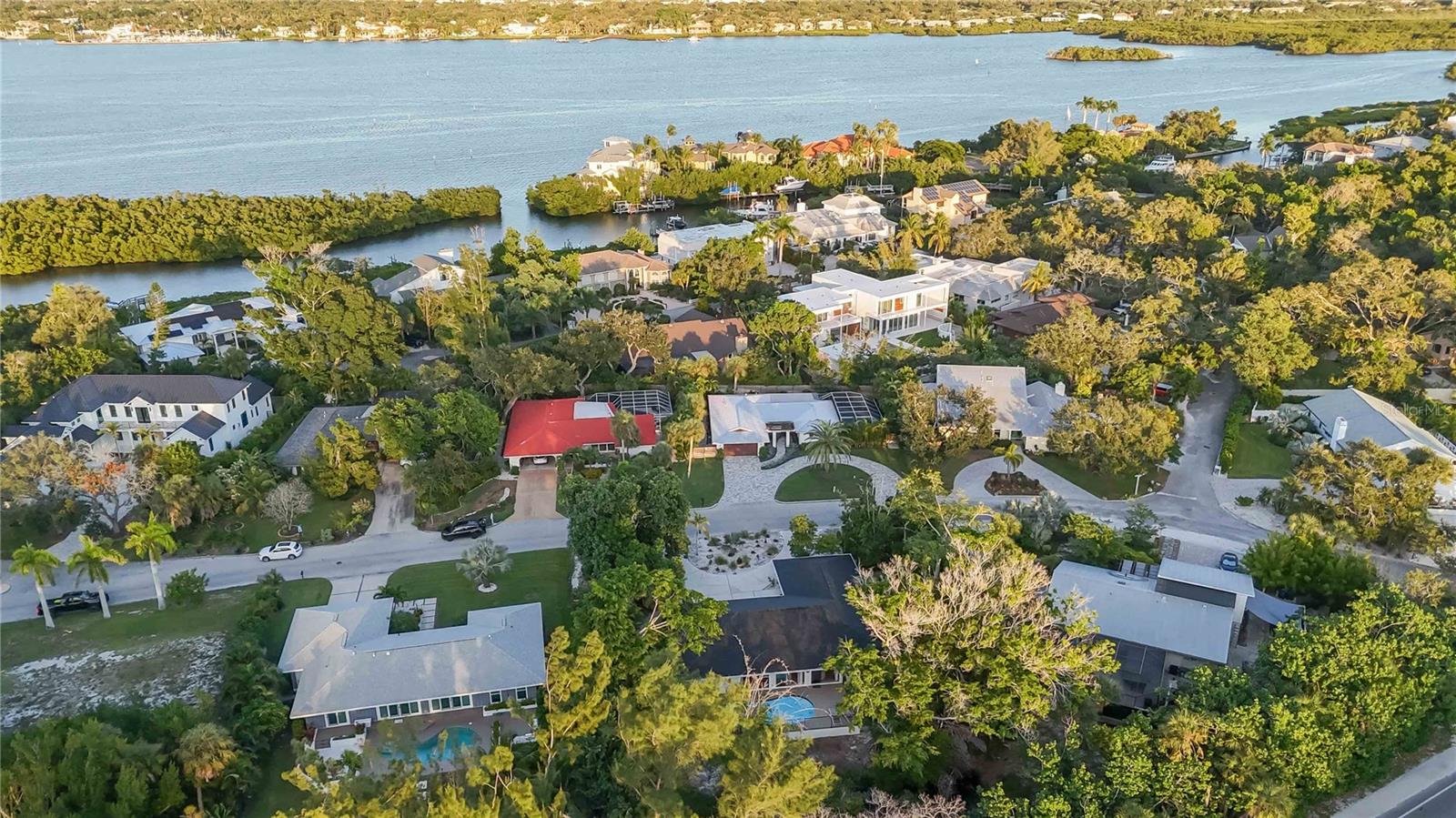 635 TROPICAL CIR, SARASOTA, FL, 34242