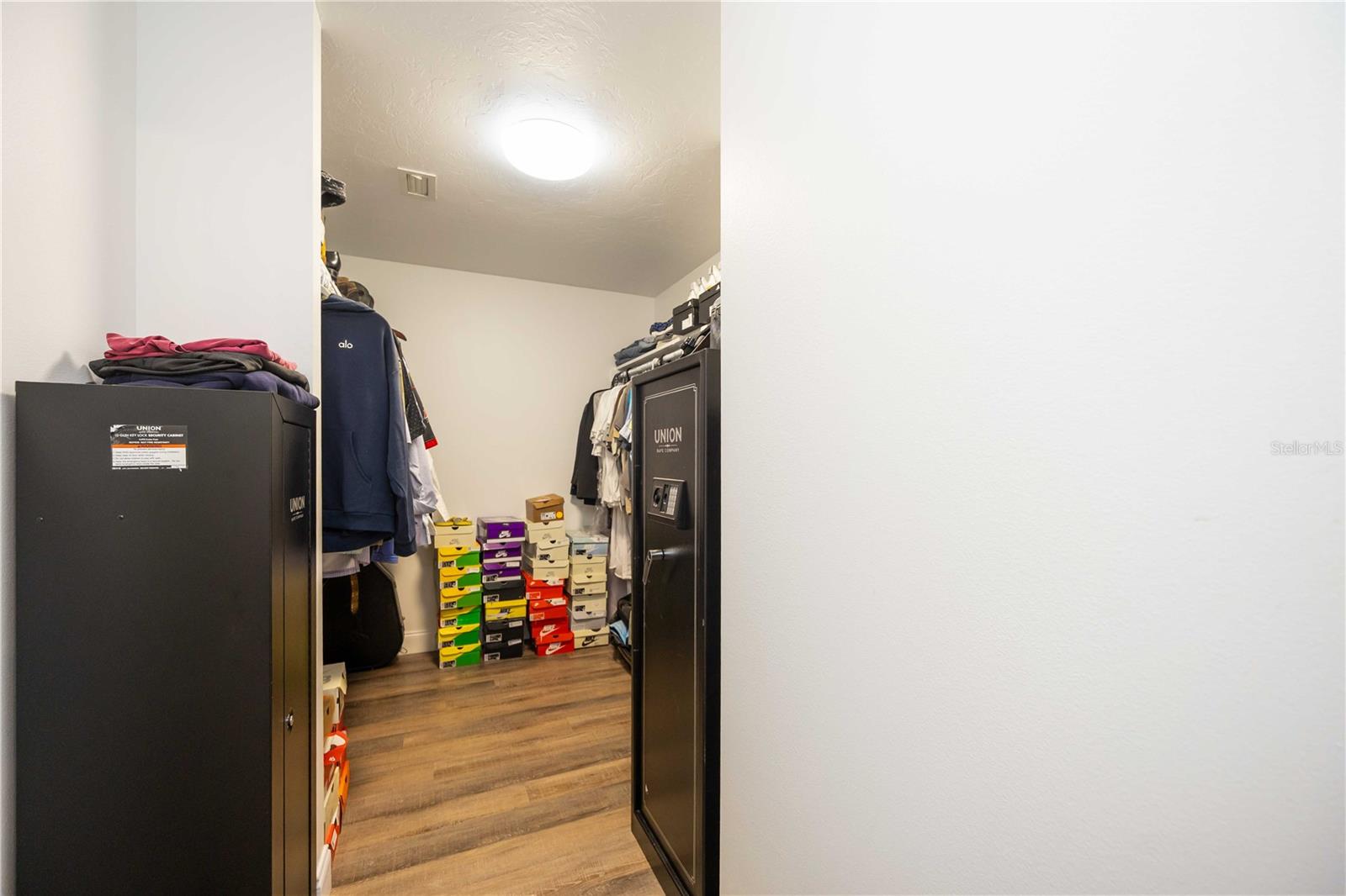 635 TROPICAL CIR, SARASOTA, FL, 34242