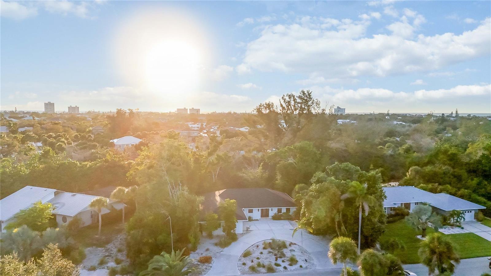 635 TROPICAL CIR, SARASOTA, FL, 34242