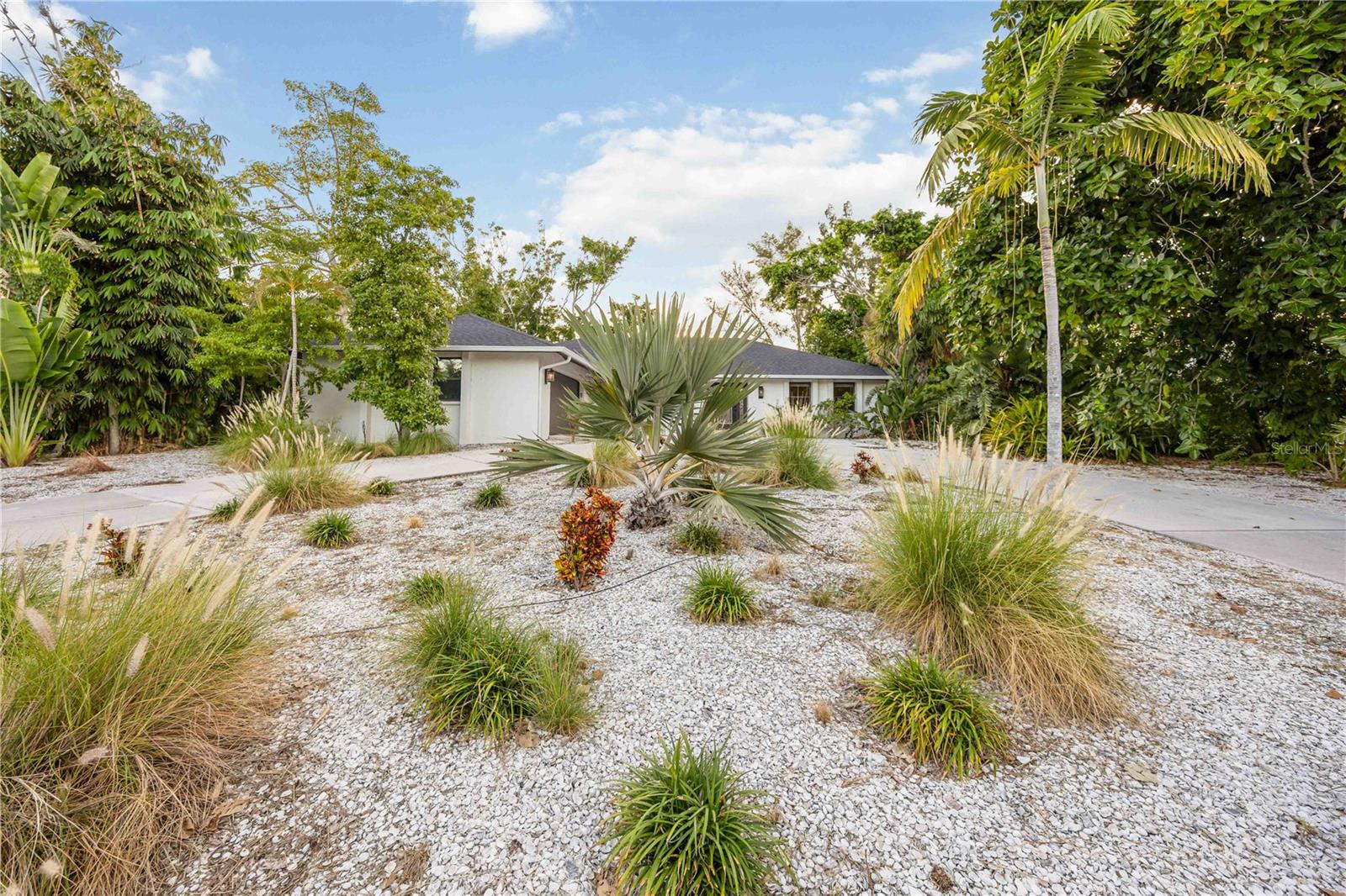 635 TROPICAL CIR, SARASOTA, FL, 34242