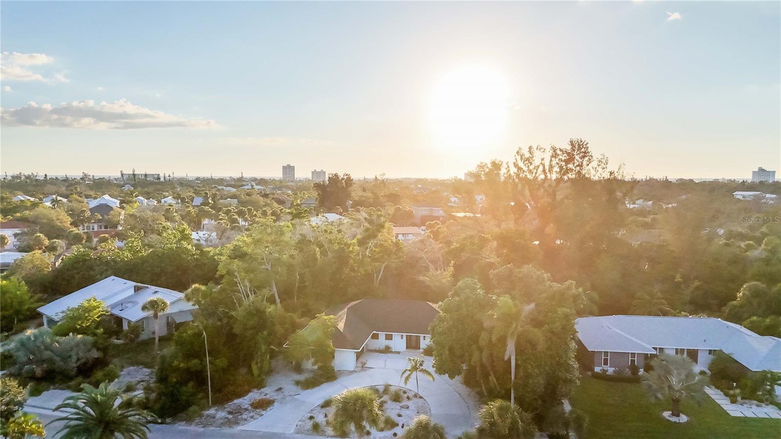 635 TROPICAL CIR, SARASOTA, FL, 34242