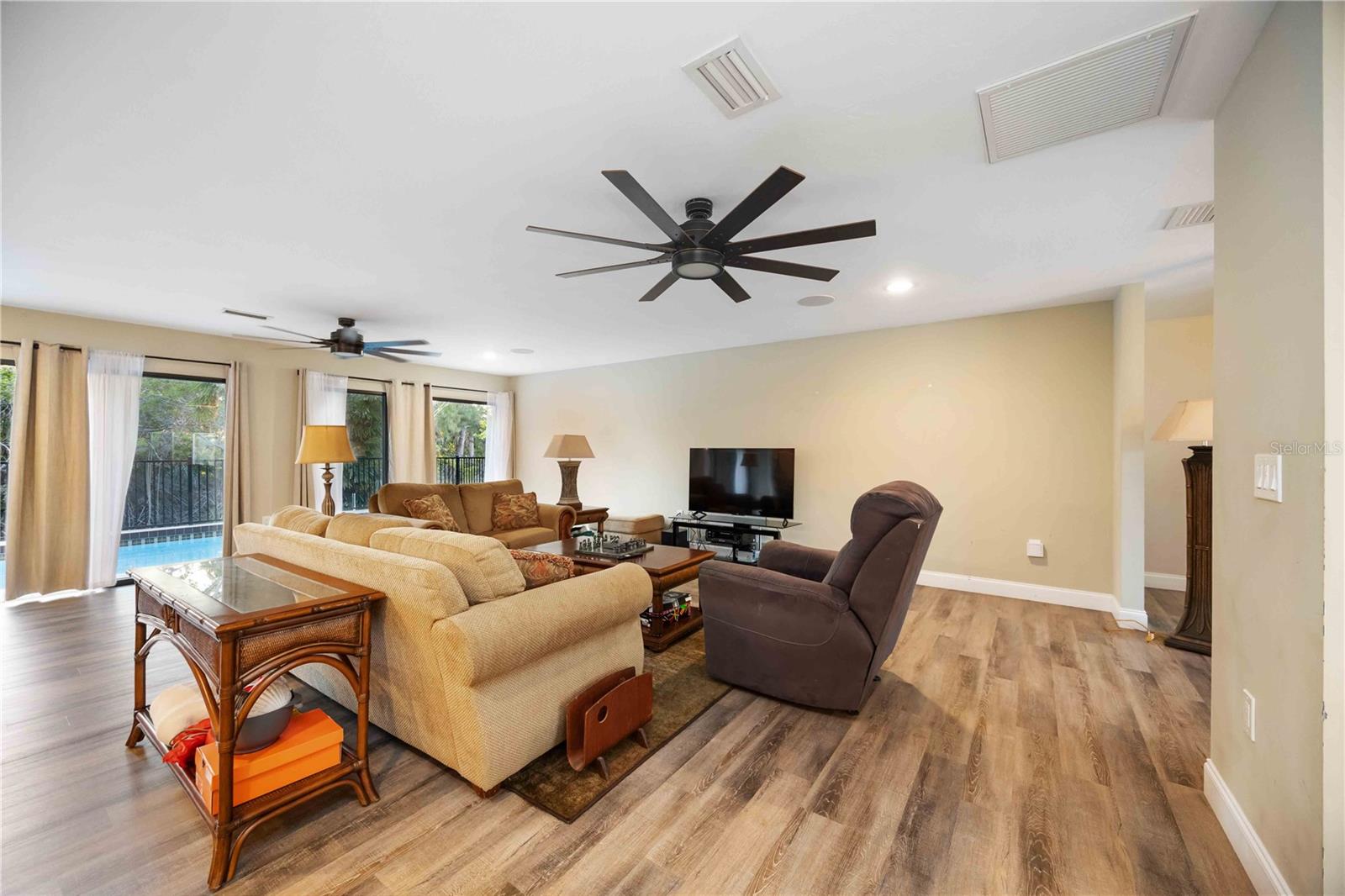 635 TROPICAL CIR, SARASOTA, FL, 34242