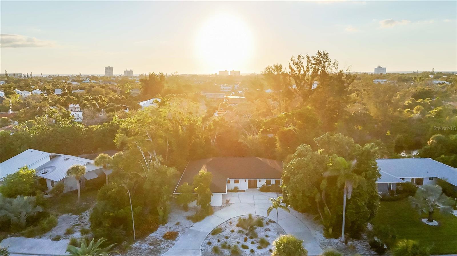 635 TROPICAL CIR, SARASOTA, FL, 34242