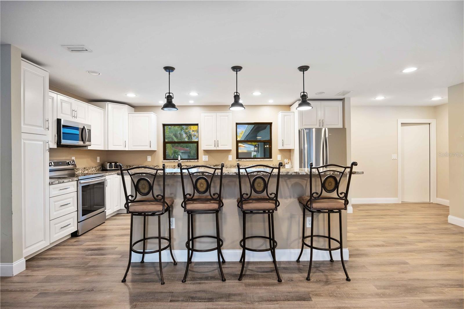 635 TROPICAL CIR, SARASOTA, FL, 34242