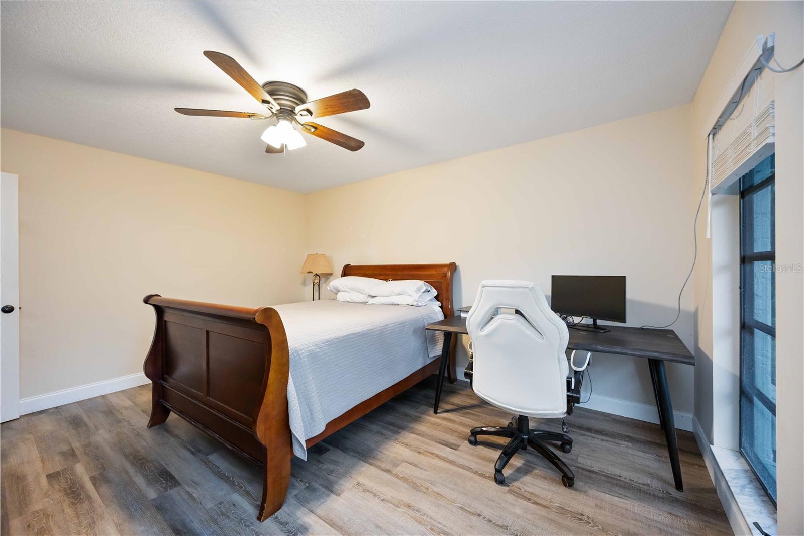 635 TROPICAL CIR, SARASOTA, FL, 34242