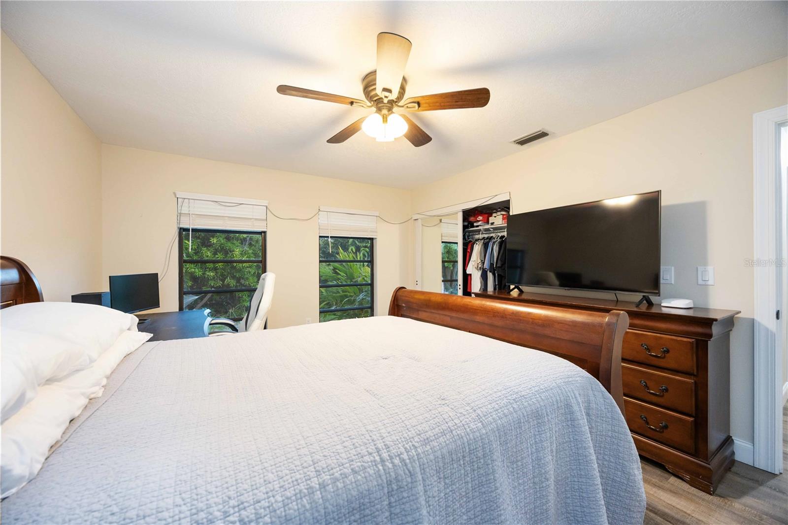 635 TROPICAL CIR, SARASOTA, FL, 34242