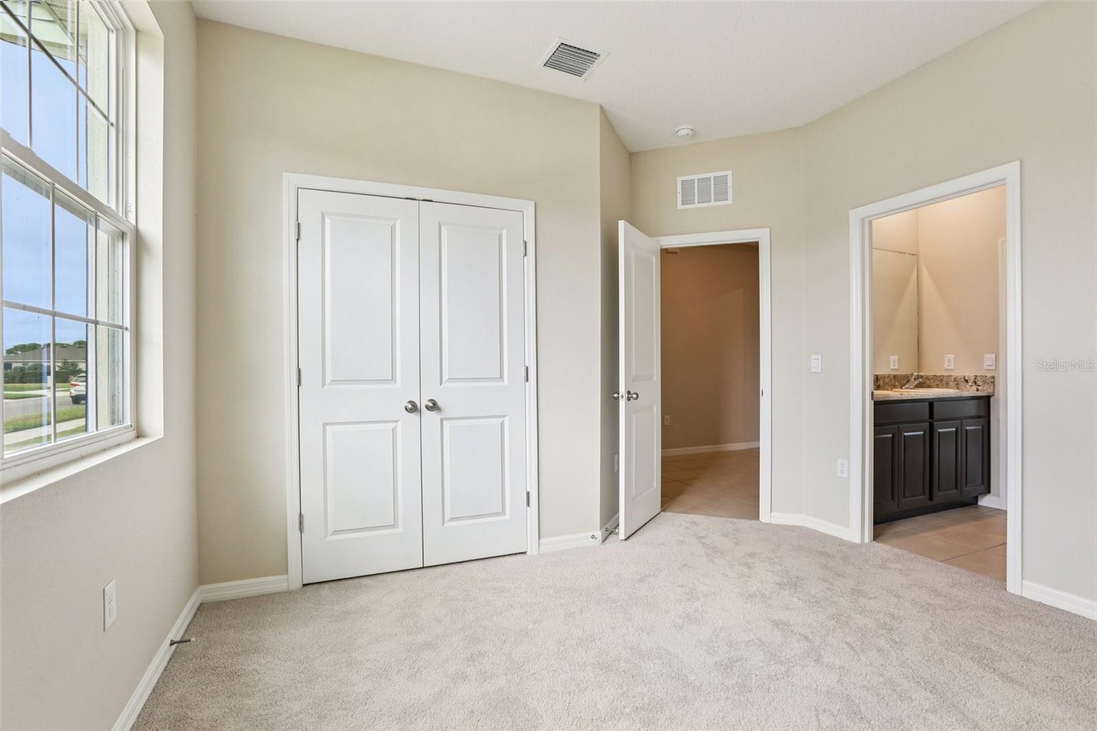 2nd bedroom with en-suite