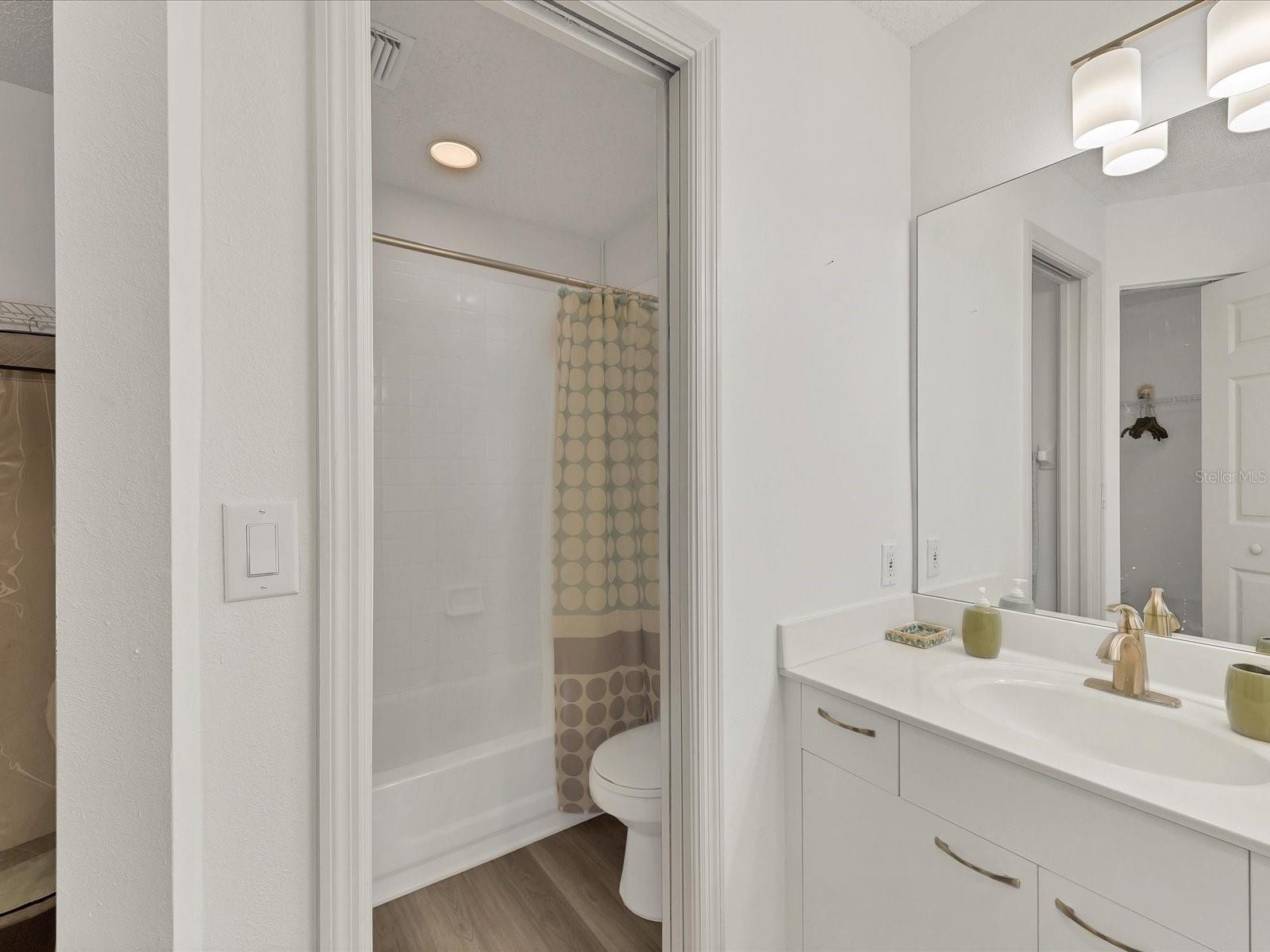 3607 E BAY DR #206, HOLMES BEACH, FL, 34217