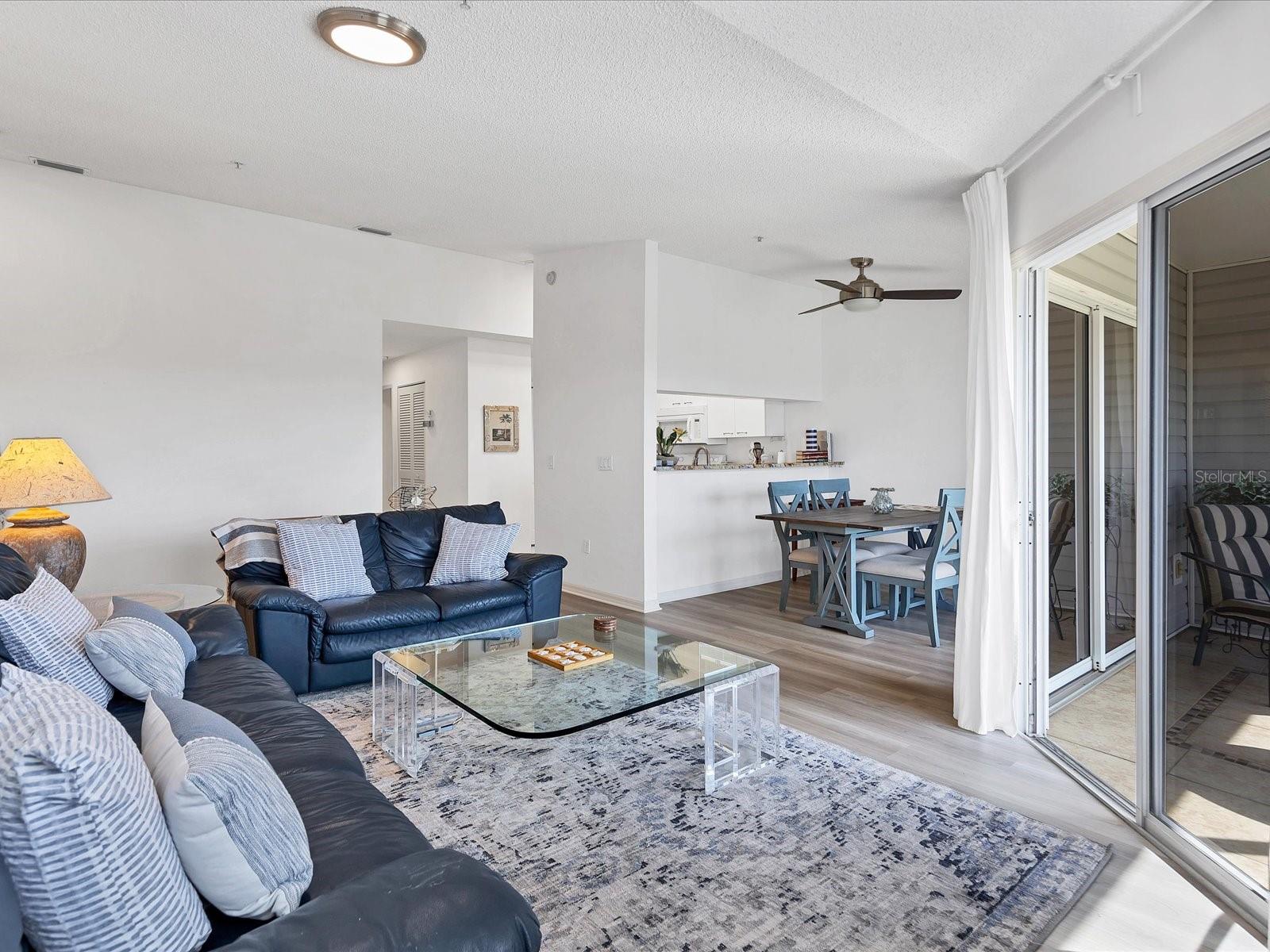 3607 E BAY DR #206, HOLMES BEACH, FL, 34217