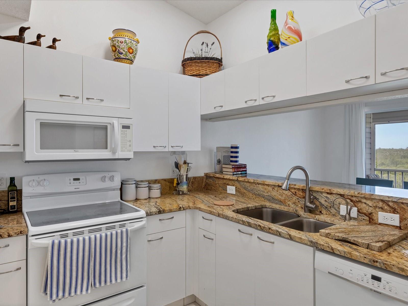 3607 E BAY DR #206, HOLMES BEACH, FL, 34217