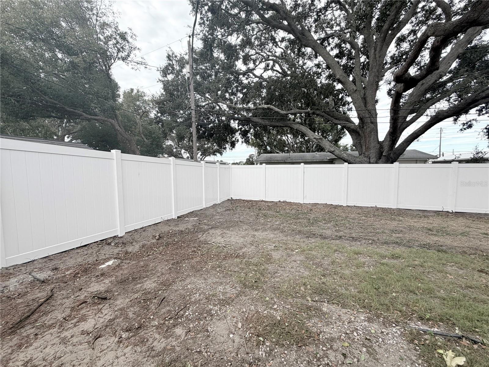 Brand New Vinyl Fence December 2025