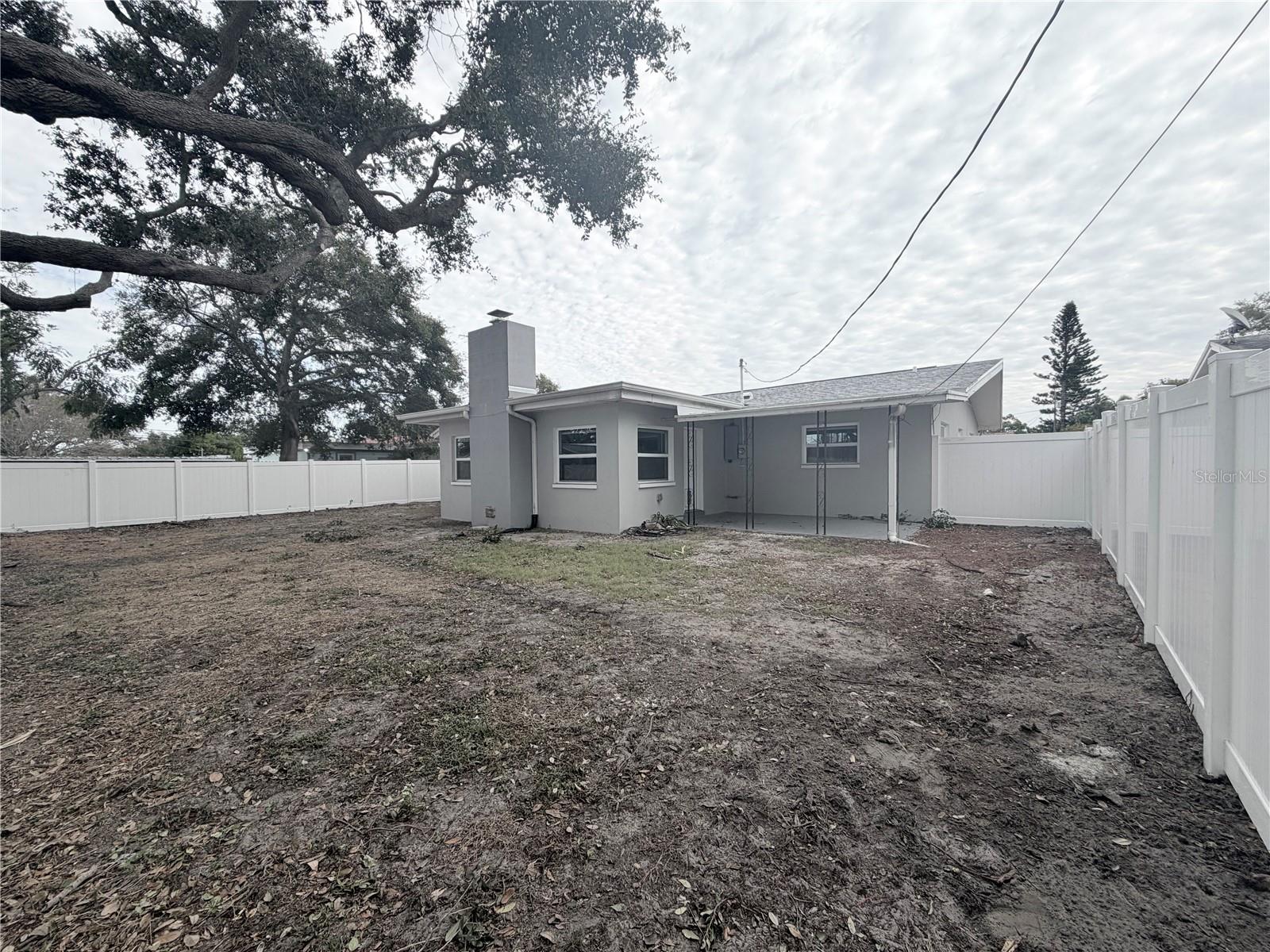 Brand New Vinyl Fence December 2025