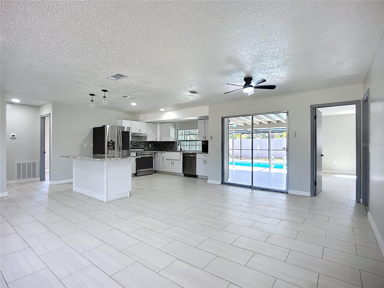 3303 CAMBRIDGE DR W, BRADENTON, FL, 34205