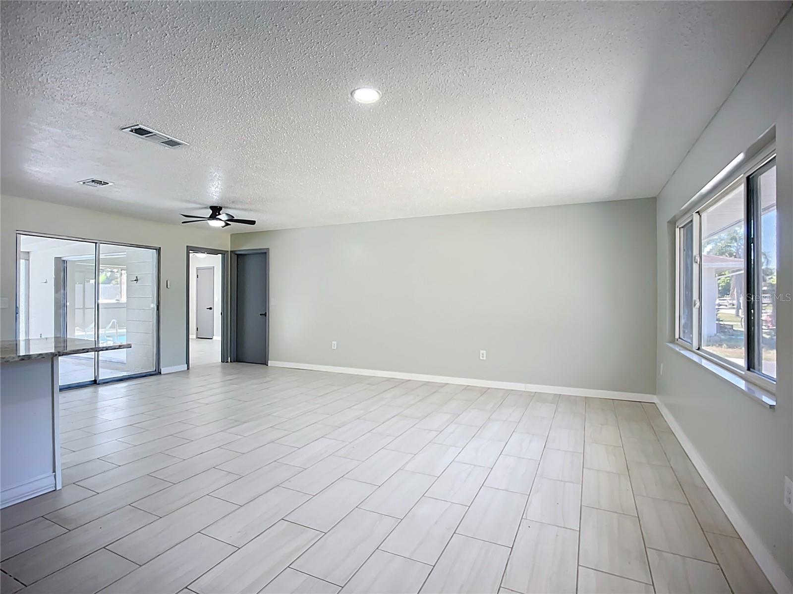 3303 CAMBRIDGE DR W, BRADENTON, FL, 34205