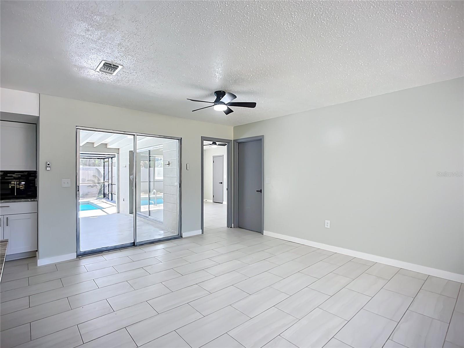 3303 CAMBRIDGE DR W, BRADENTON, FL, 34205