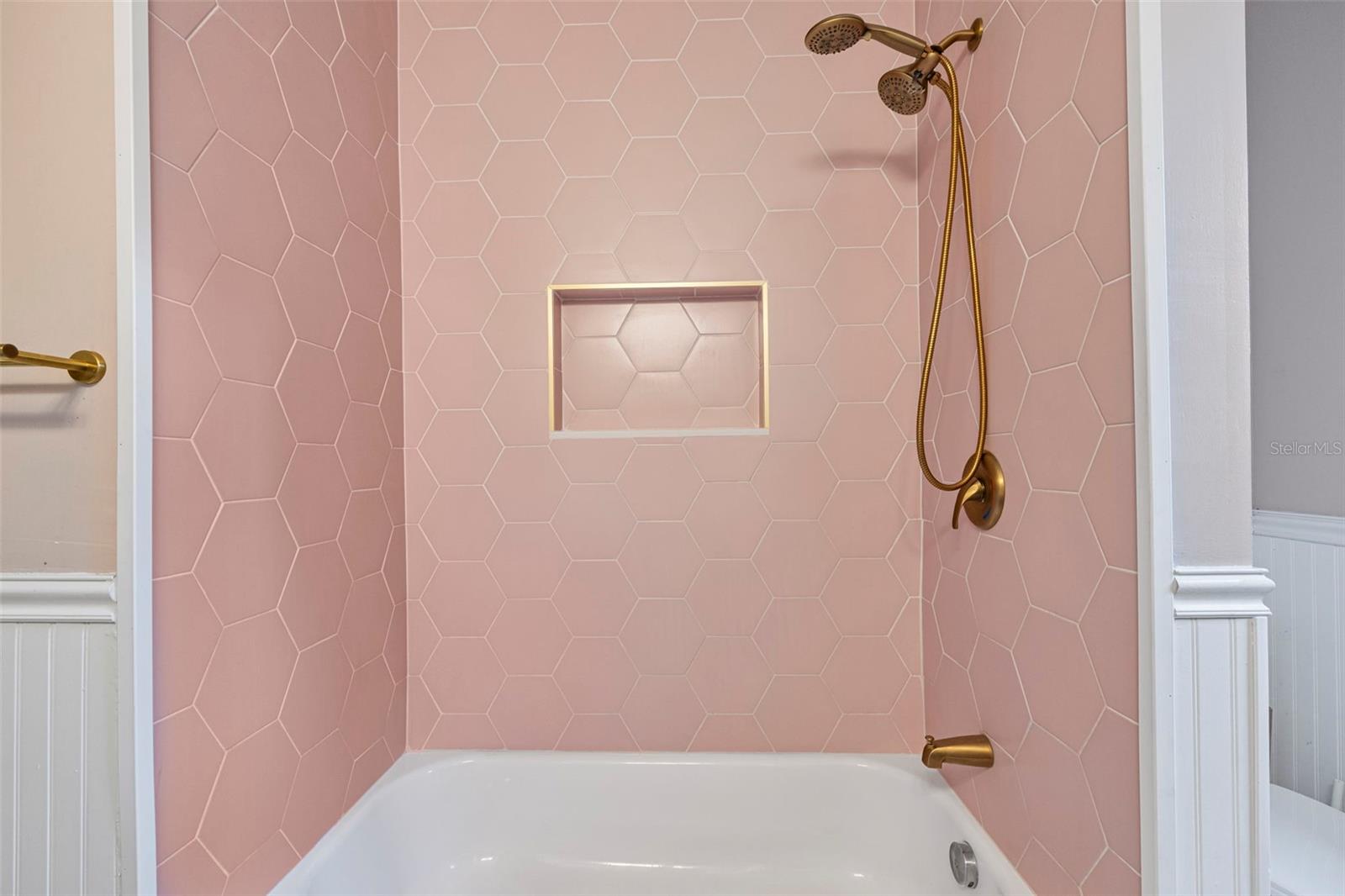 5709 N SUWANEE AVE, TAMPA, FL, 33604