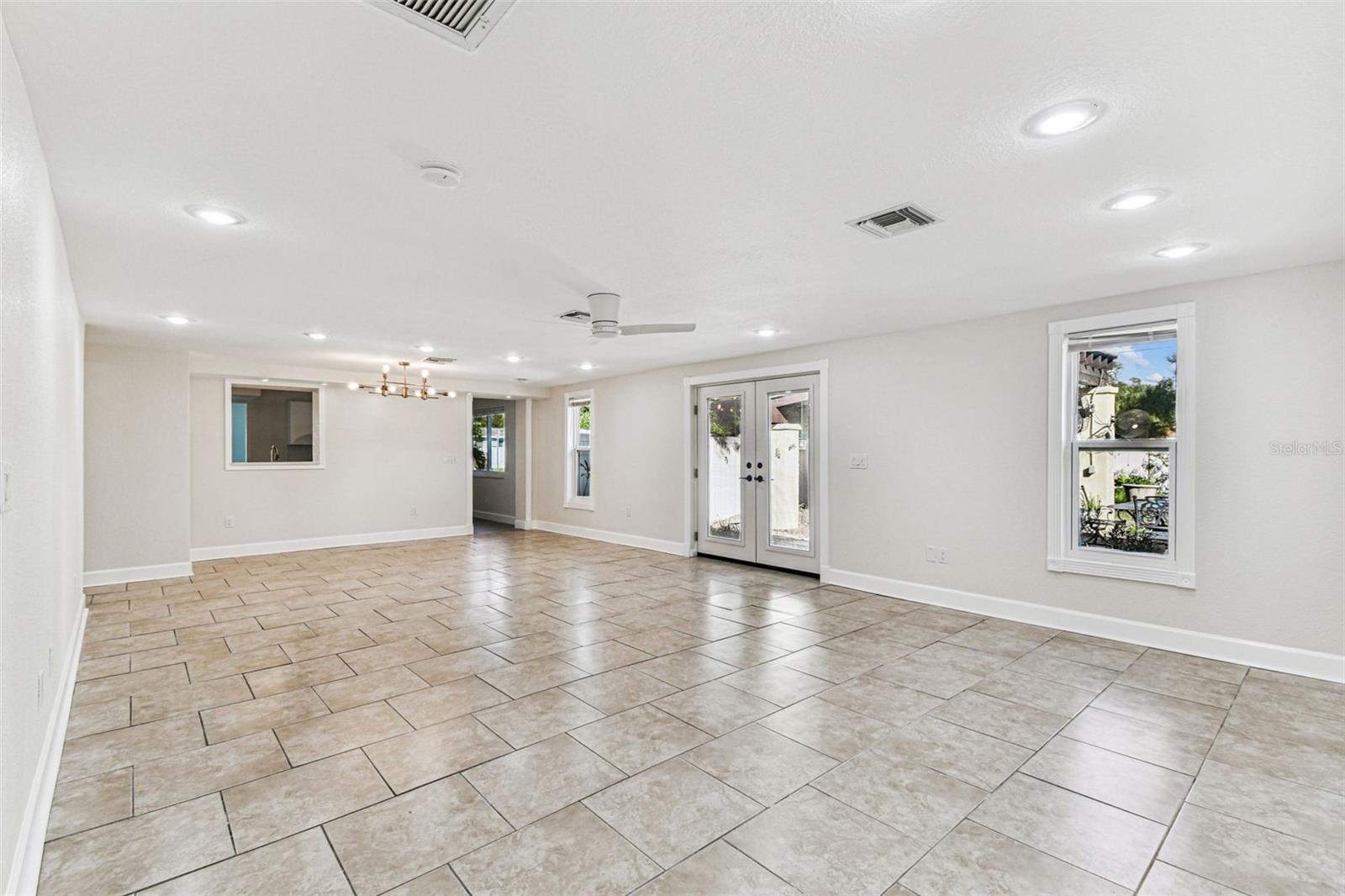 Great room overlooks back yard