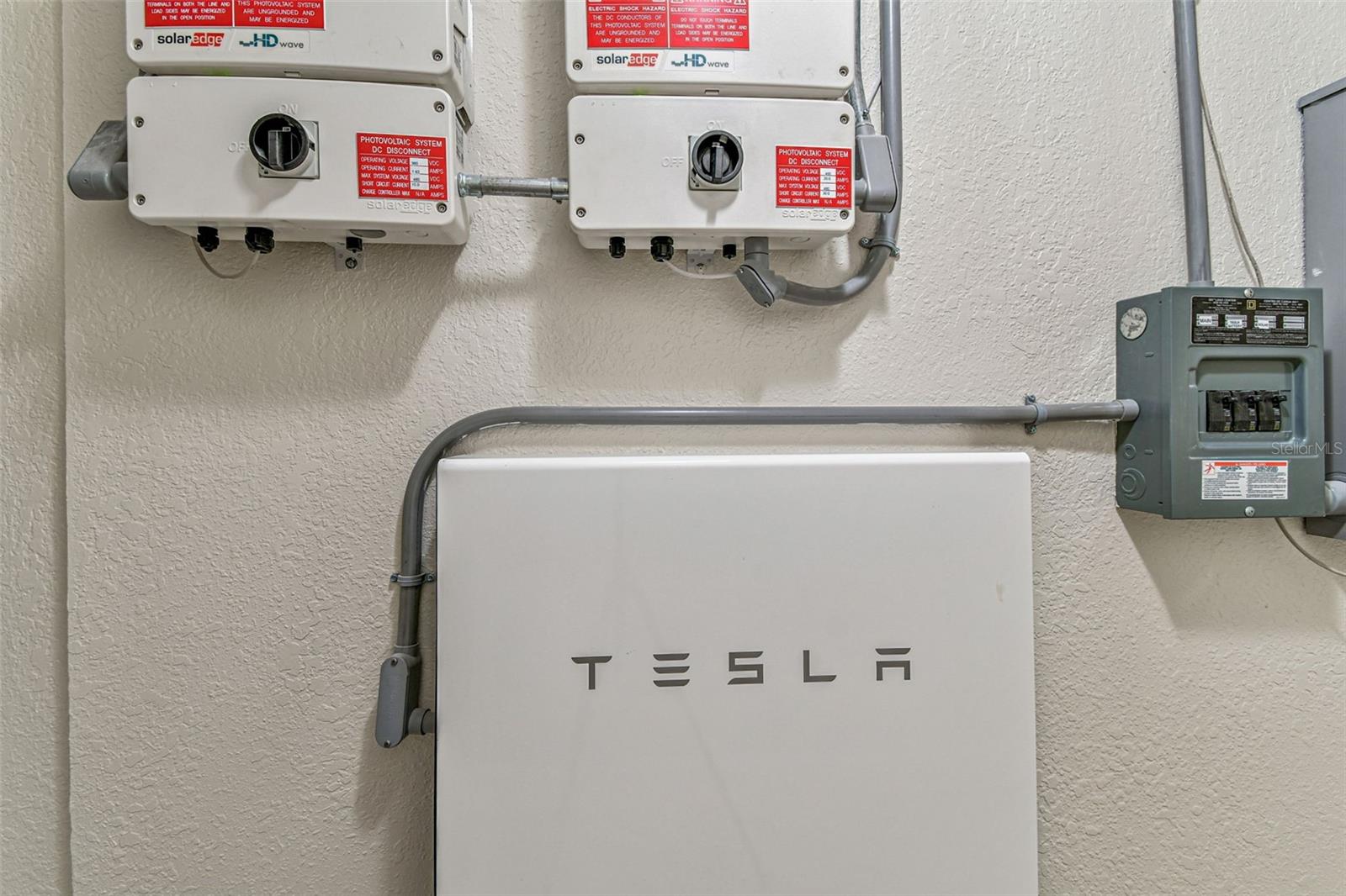 Solar power Tesla back up back up battery