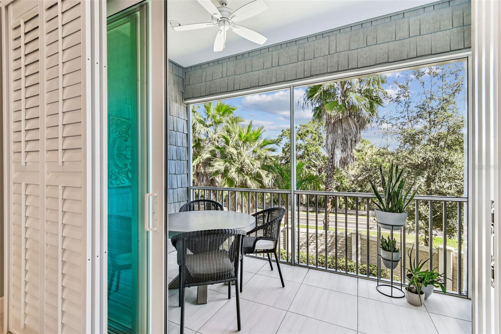 Private Balcony to Enjoy Sunset.