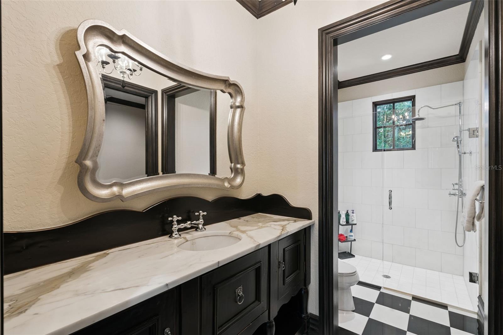 O6353035 Property Photo