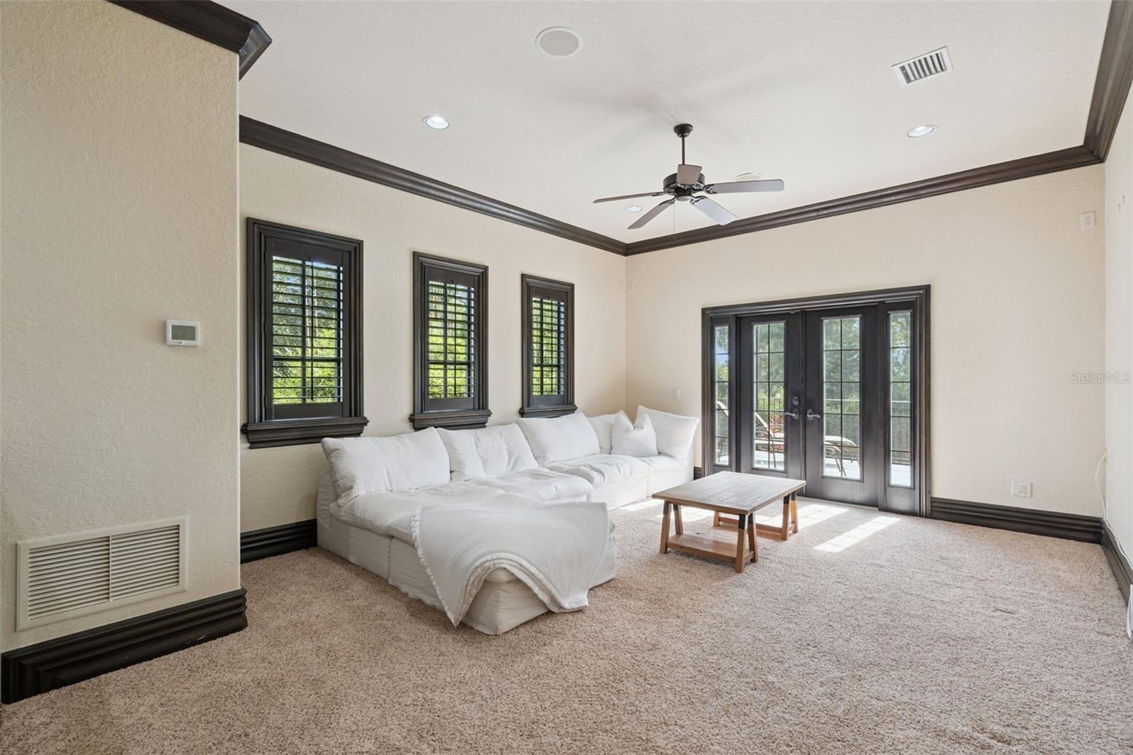 O6353035 Property Photo