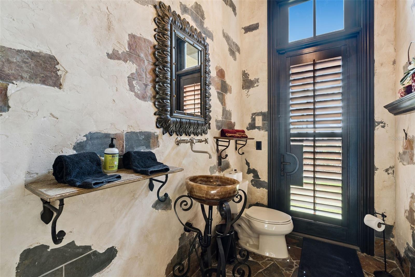 O6353035 Property Photo