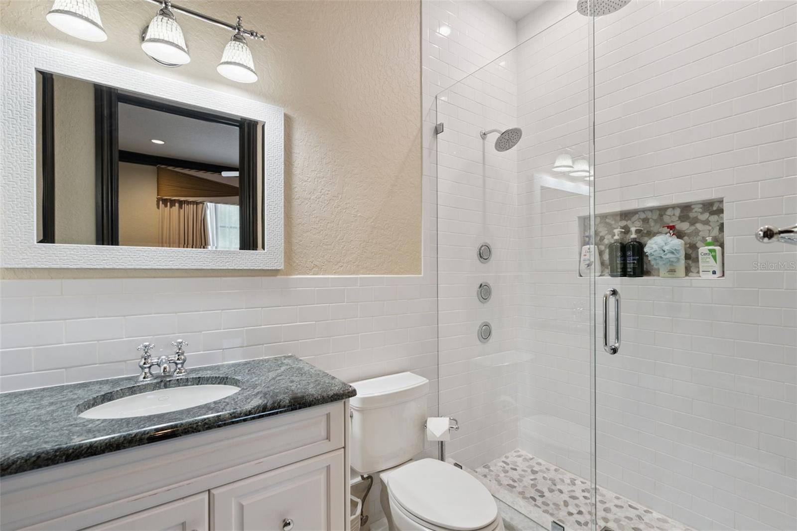 O6353035 Property Photo