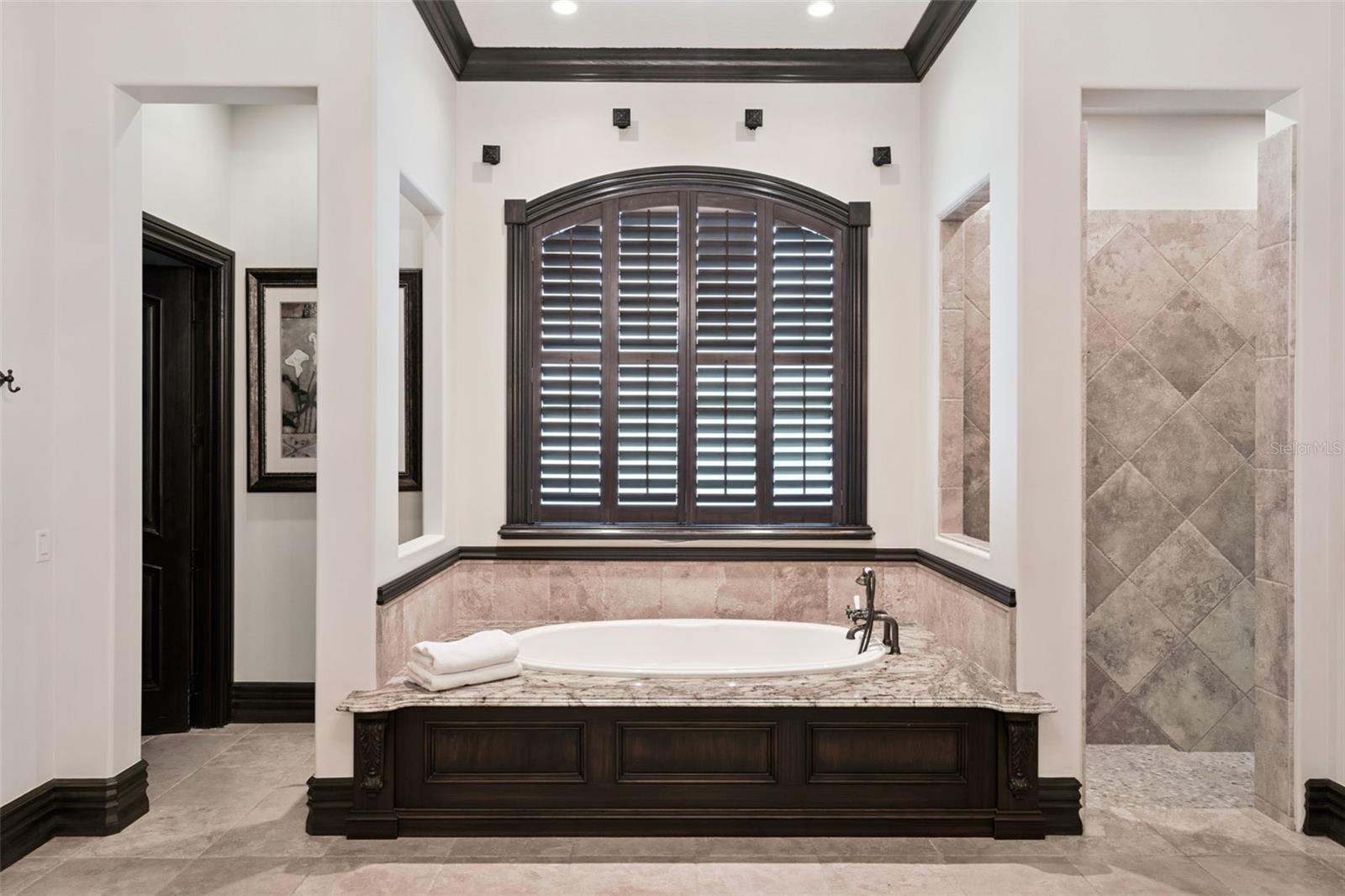 O6353035 Property Photo