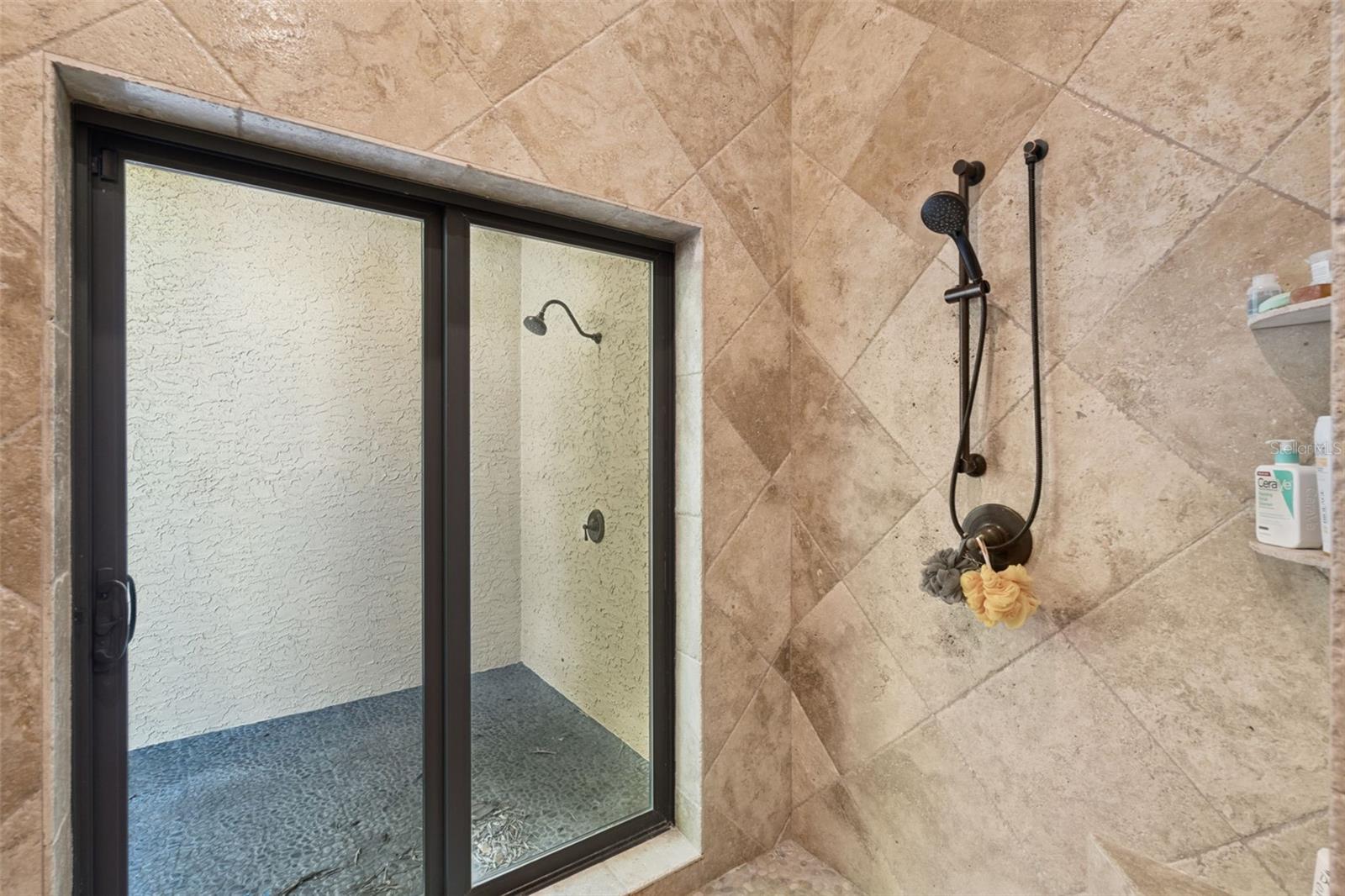 O6353035 Property Photo