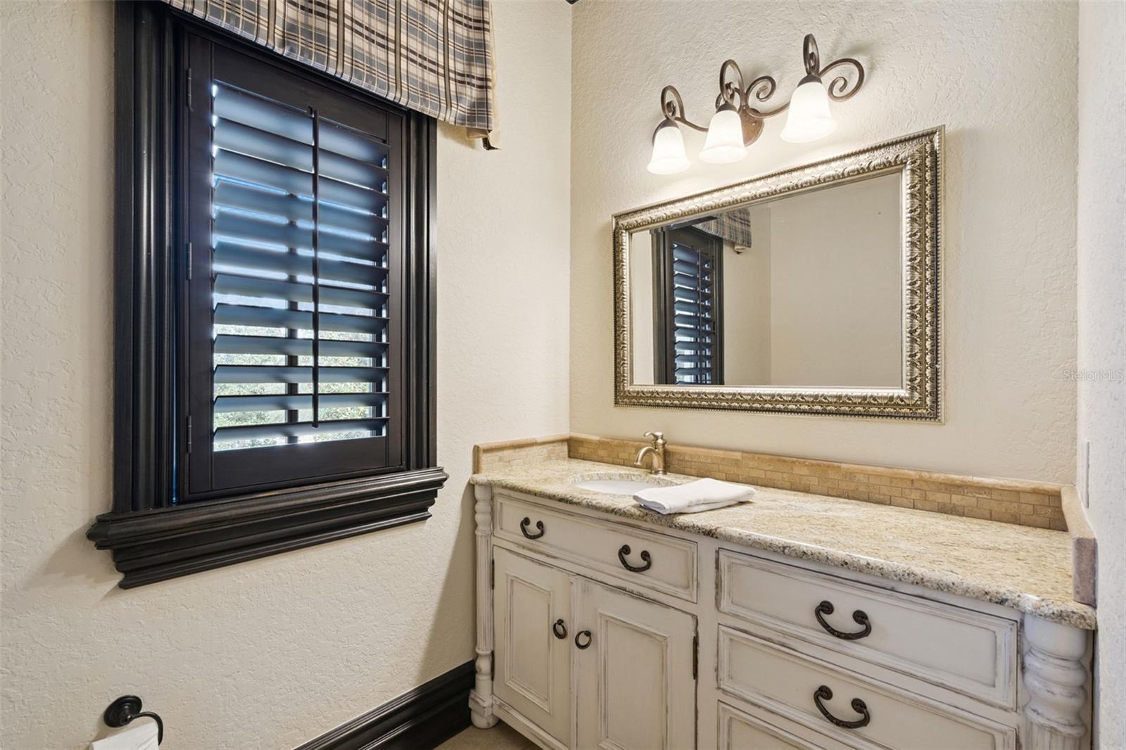 O6353035 Property Photo