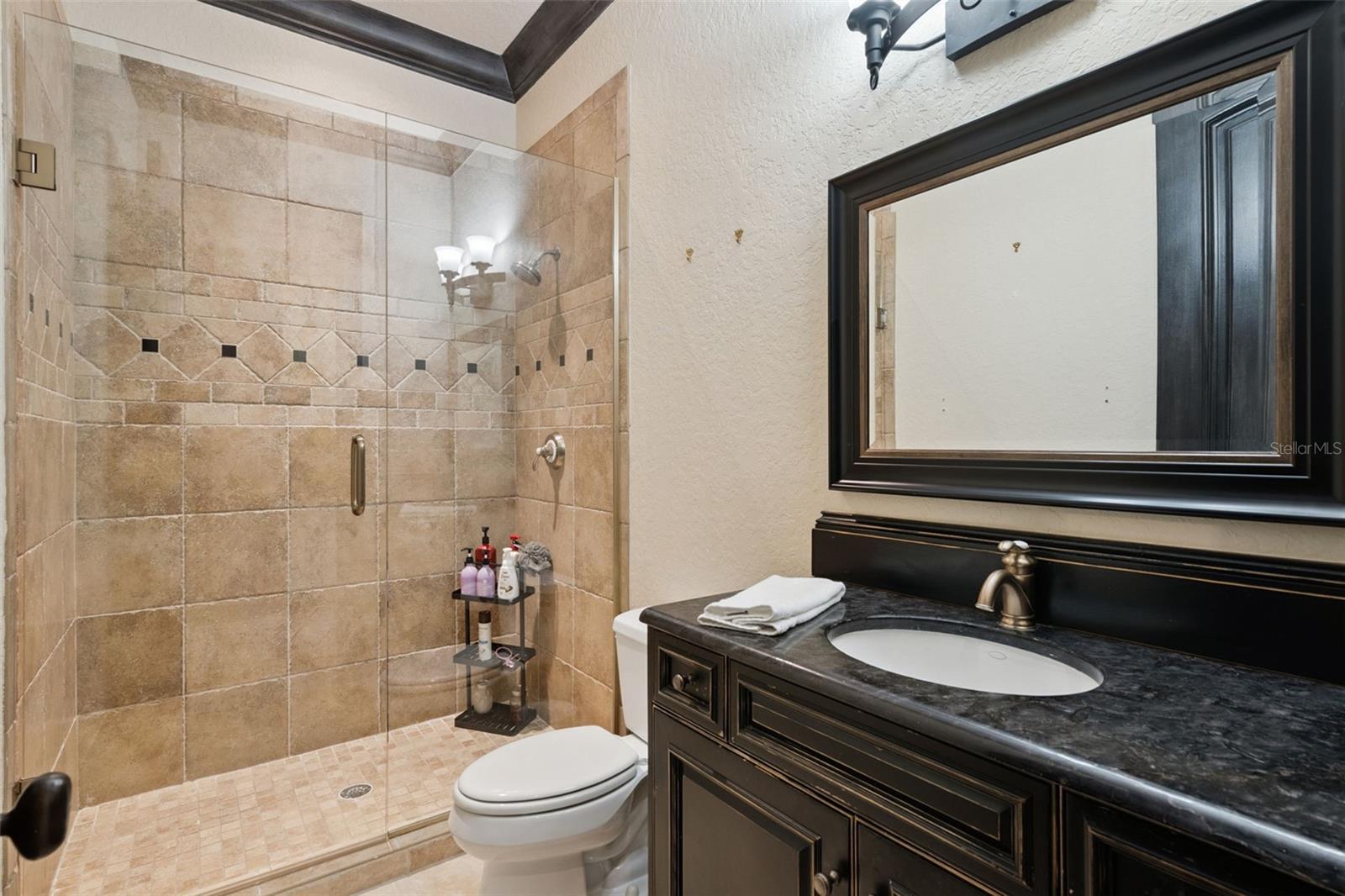 O6353035 Property Photo