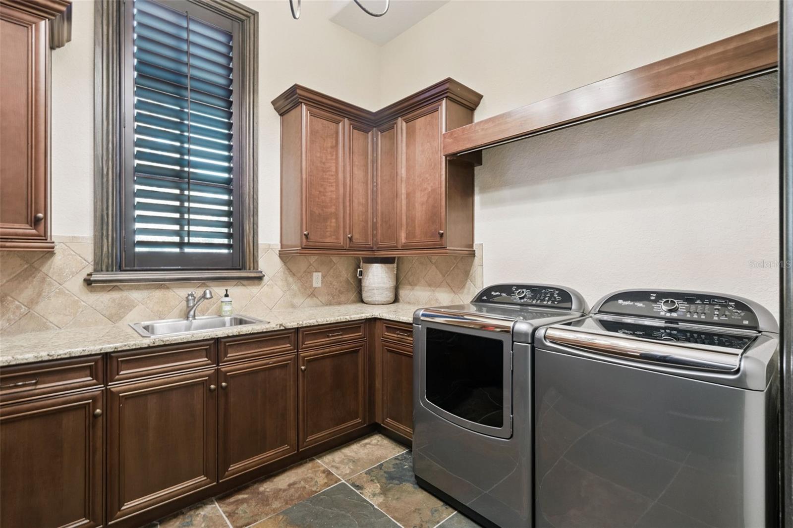 O6353035 Property Photo