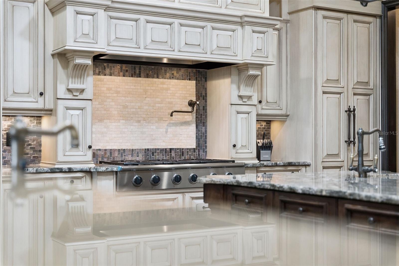 O6353035 Property Photo