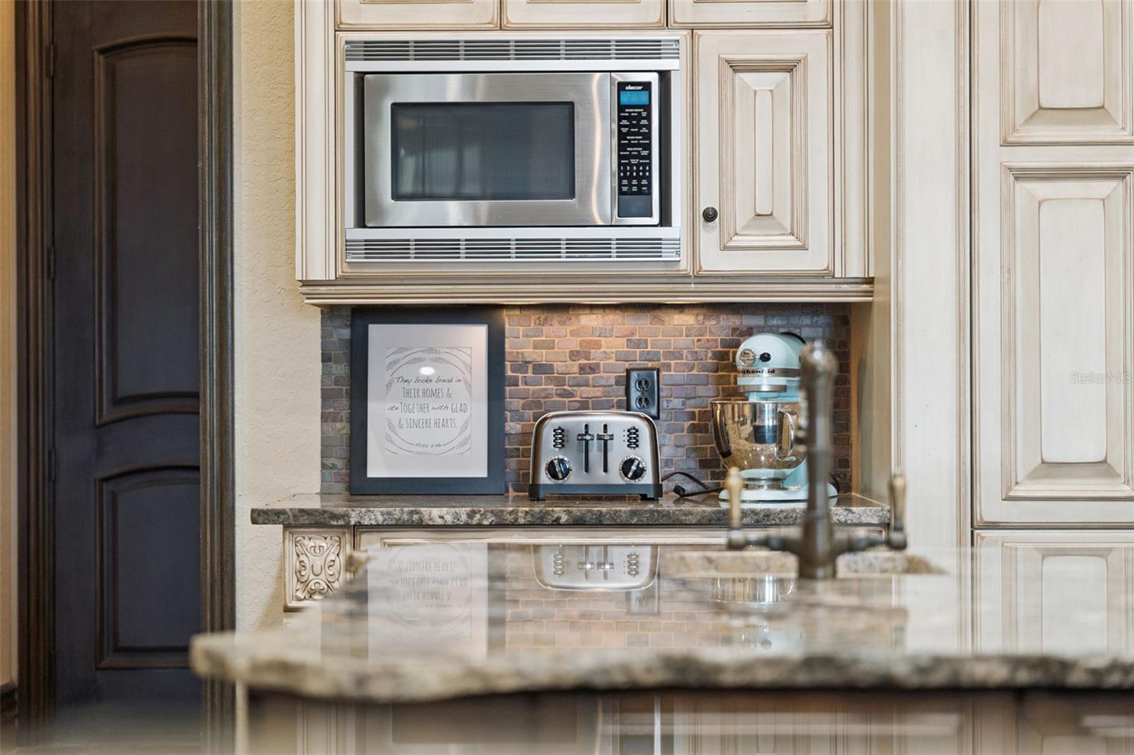 O6353035 Property Photo