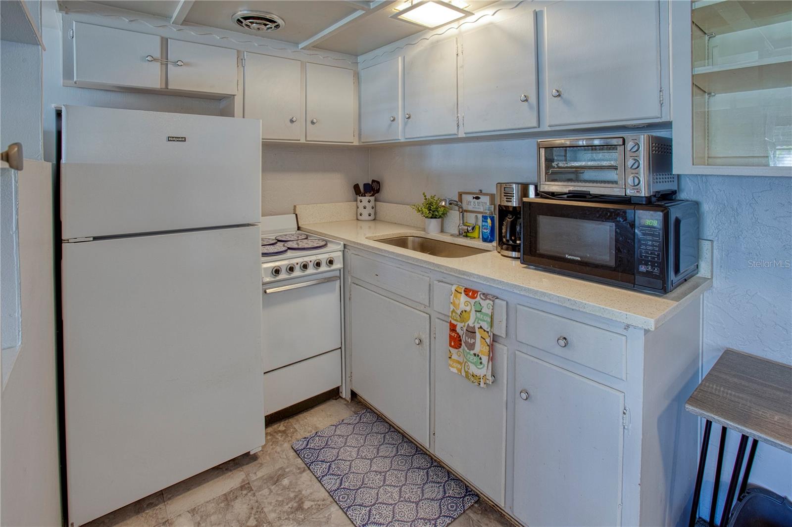 TB8438517 Property Photo