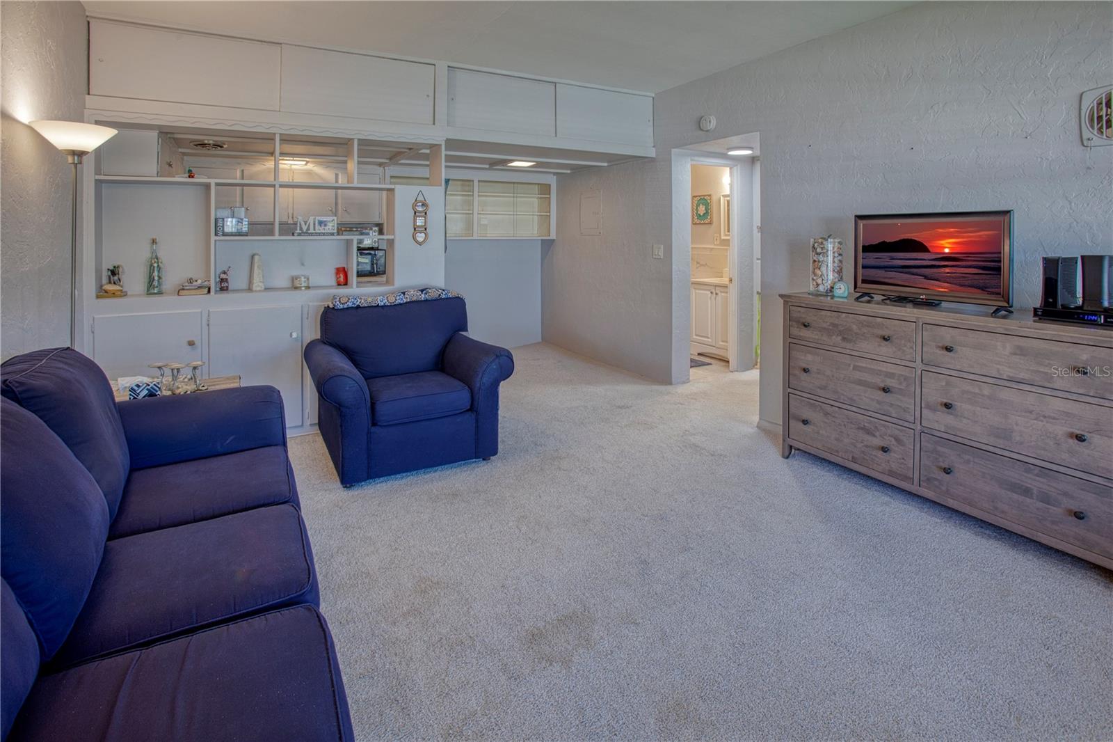 TB8438517 Property Photo