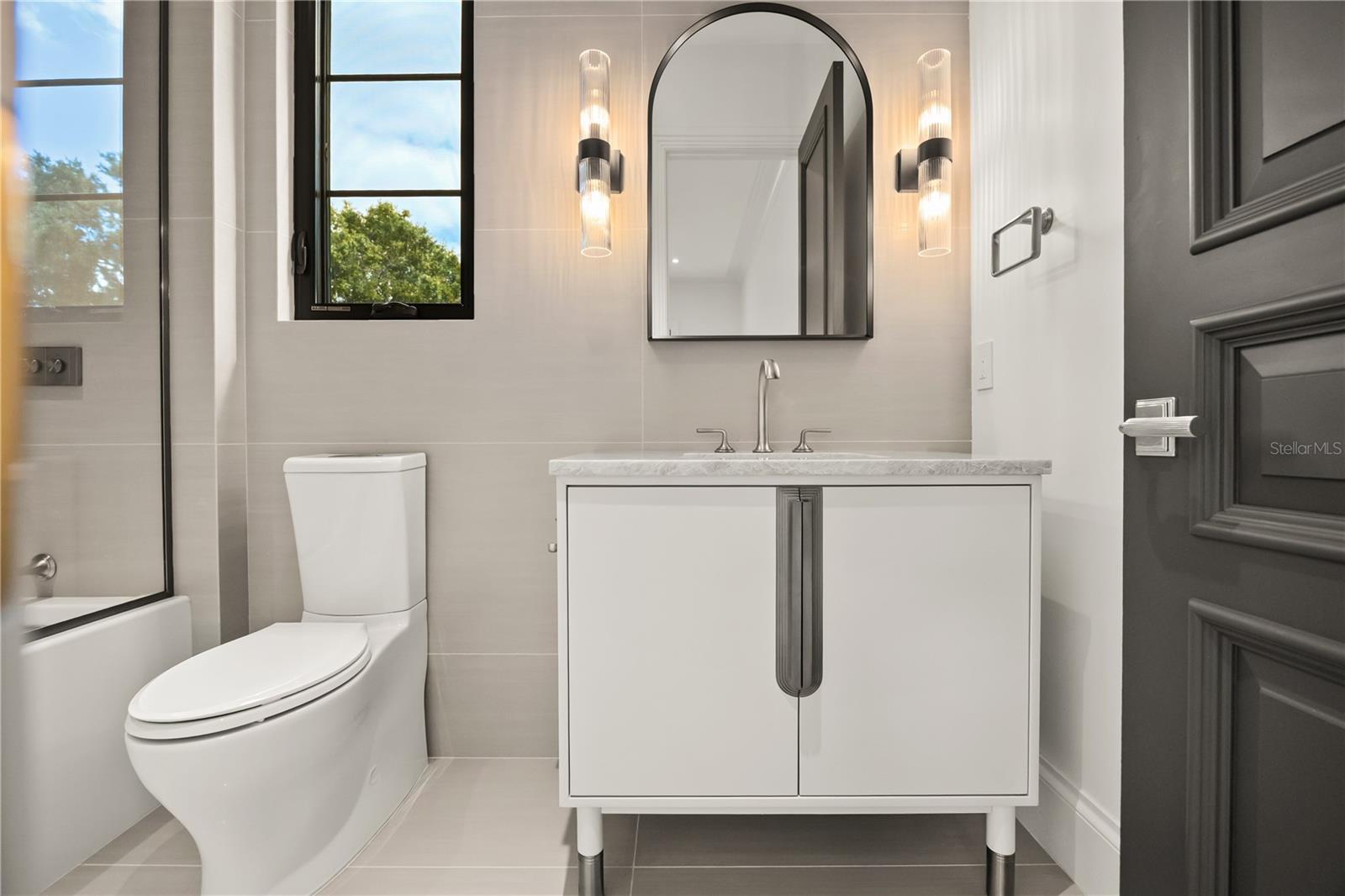 O6353083 Property Photo